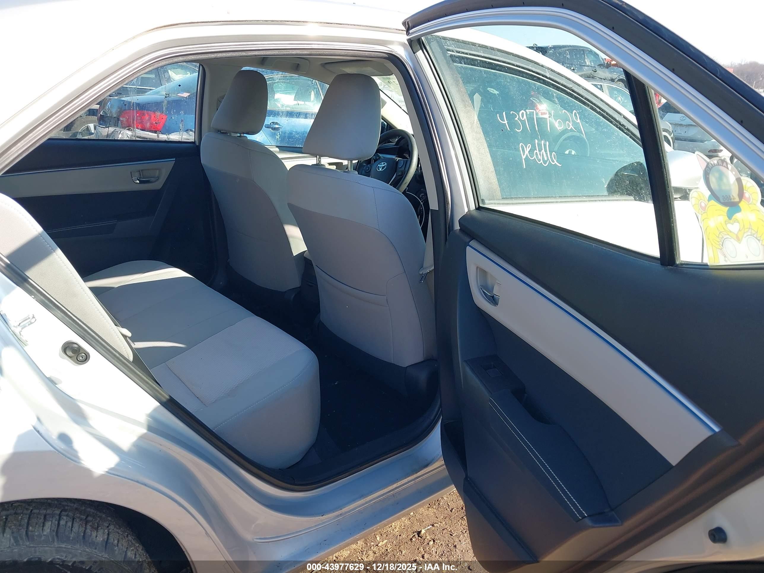 TOYOTA COROLLA image 8