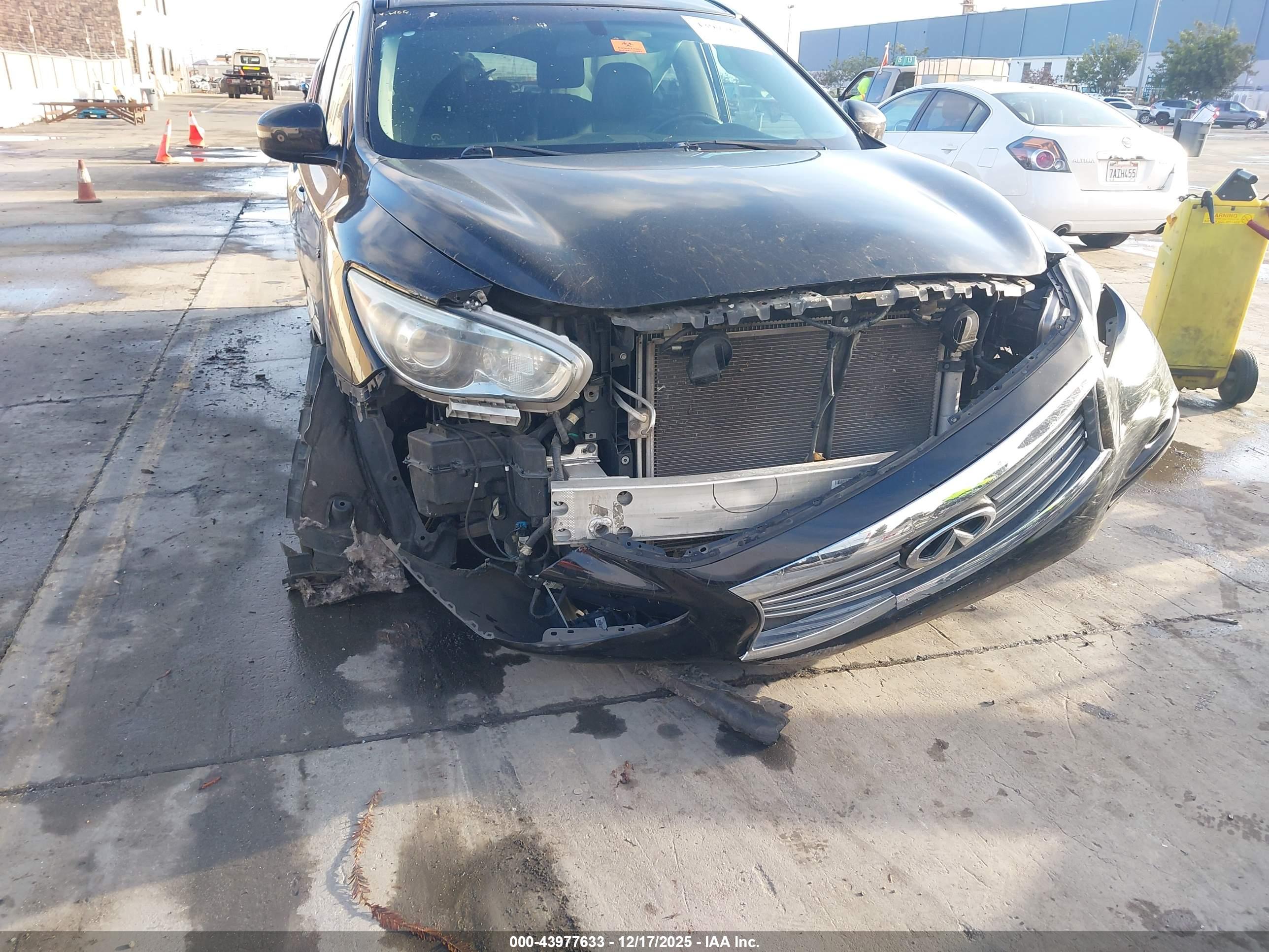 INFINITI JX35 image 6