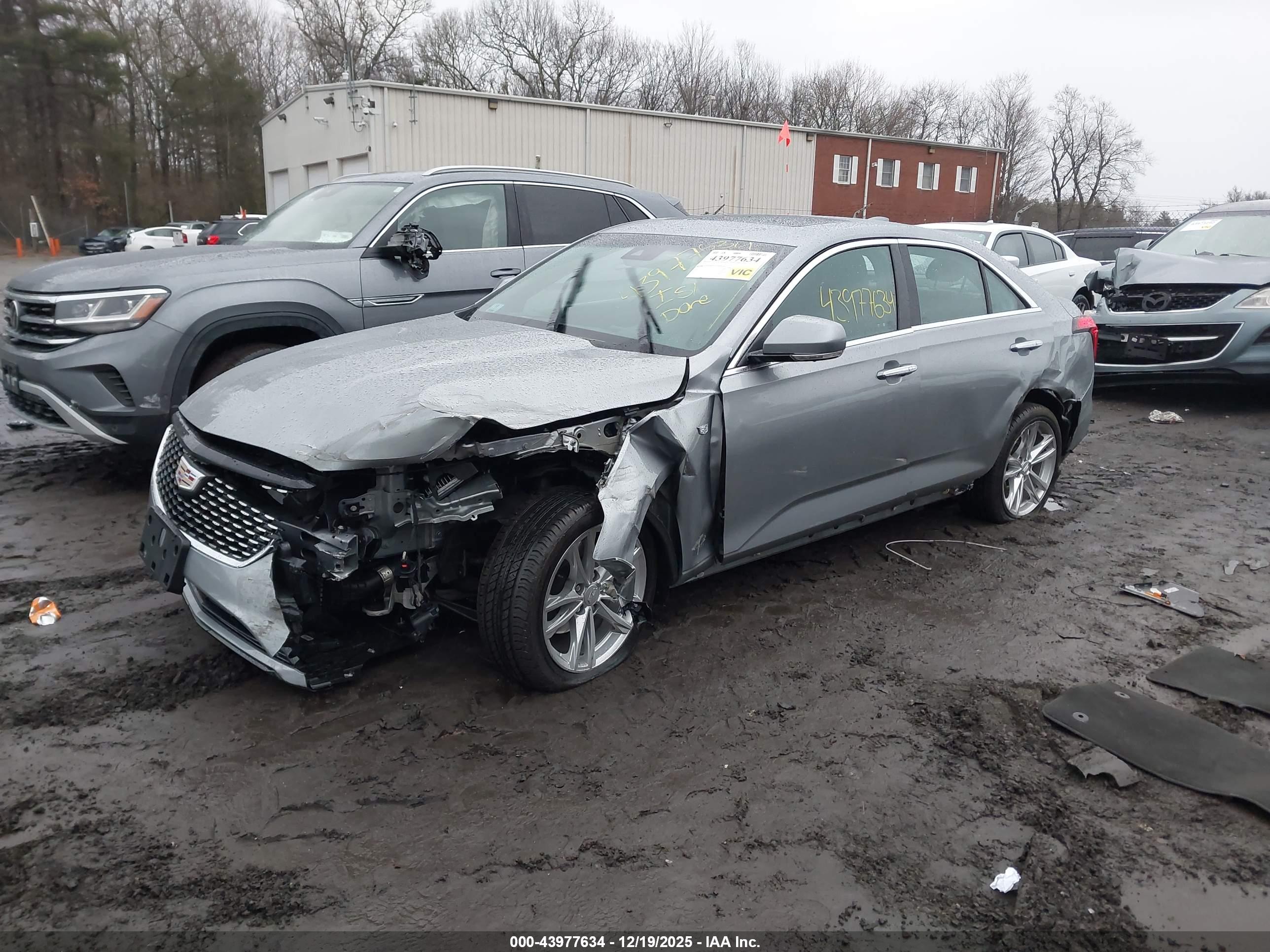 CADILLAC CT4 image 2