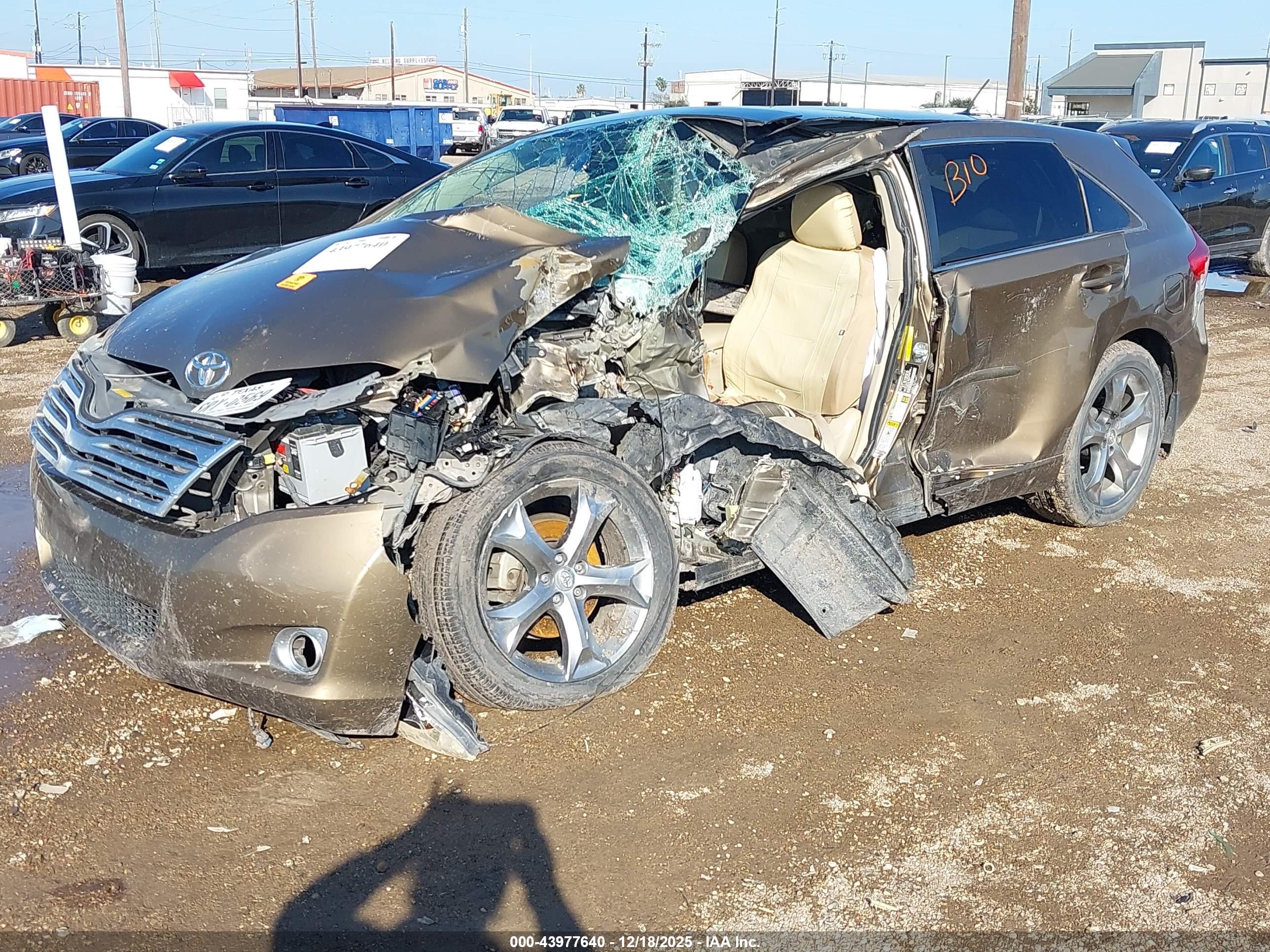 TOYOTA VENZA image 2