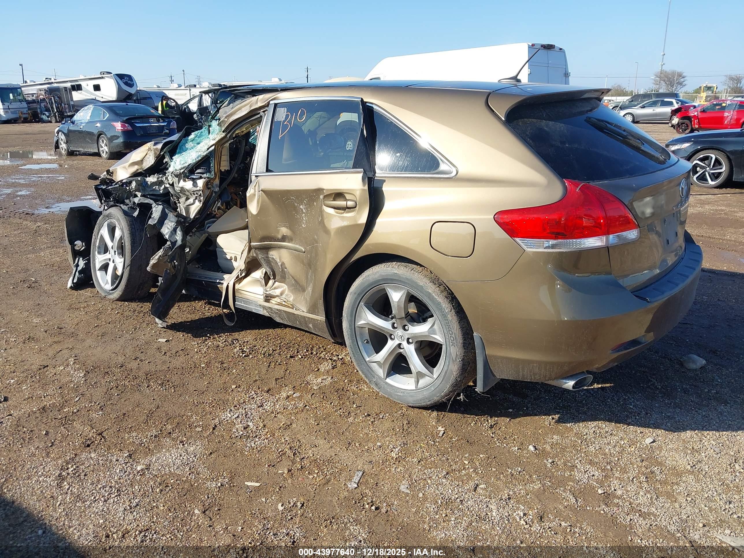 TOYOTA VENZA image 3