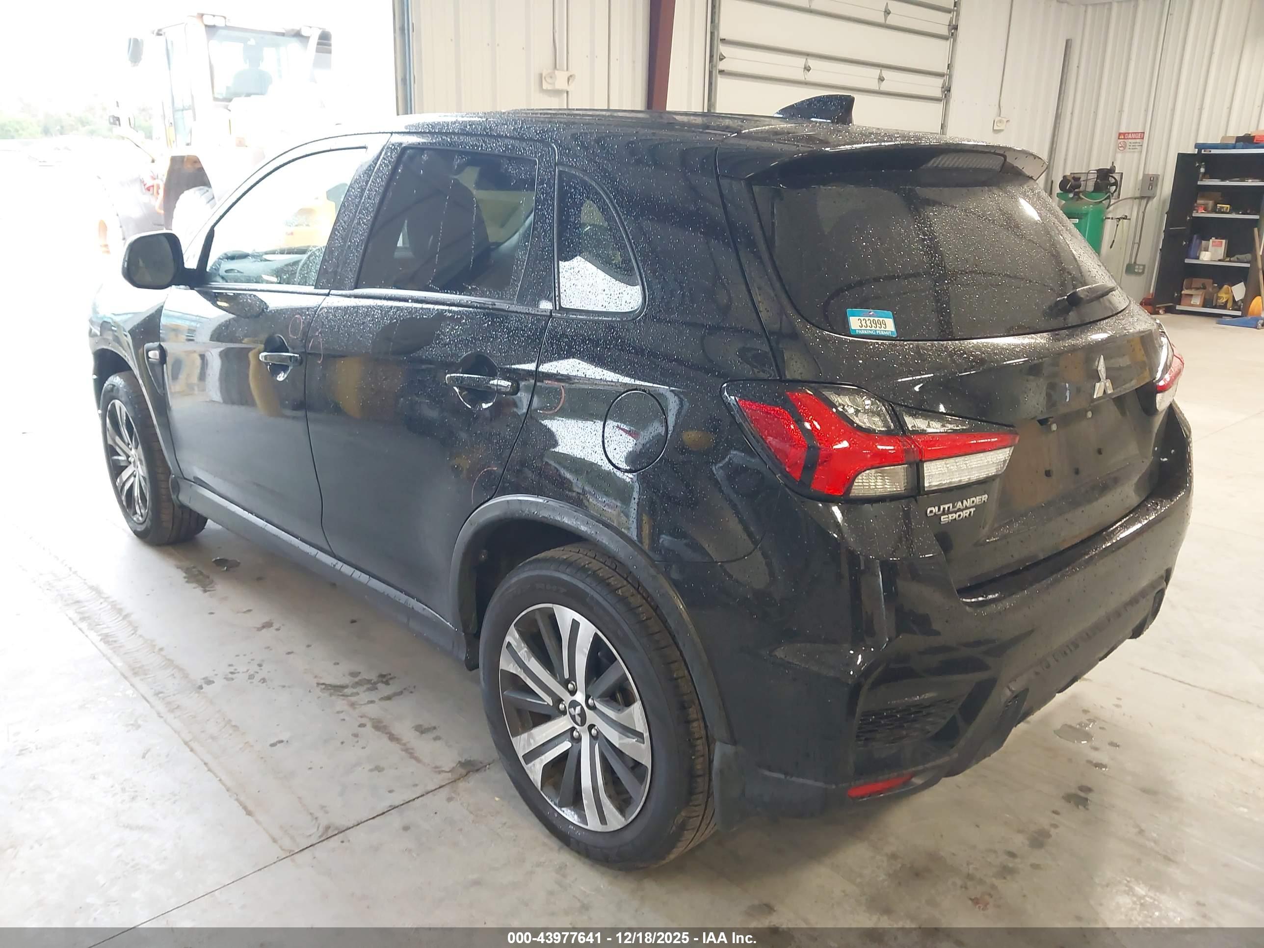 MITSUBISHI OUTLANDER image 3