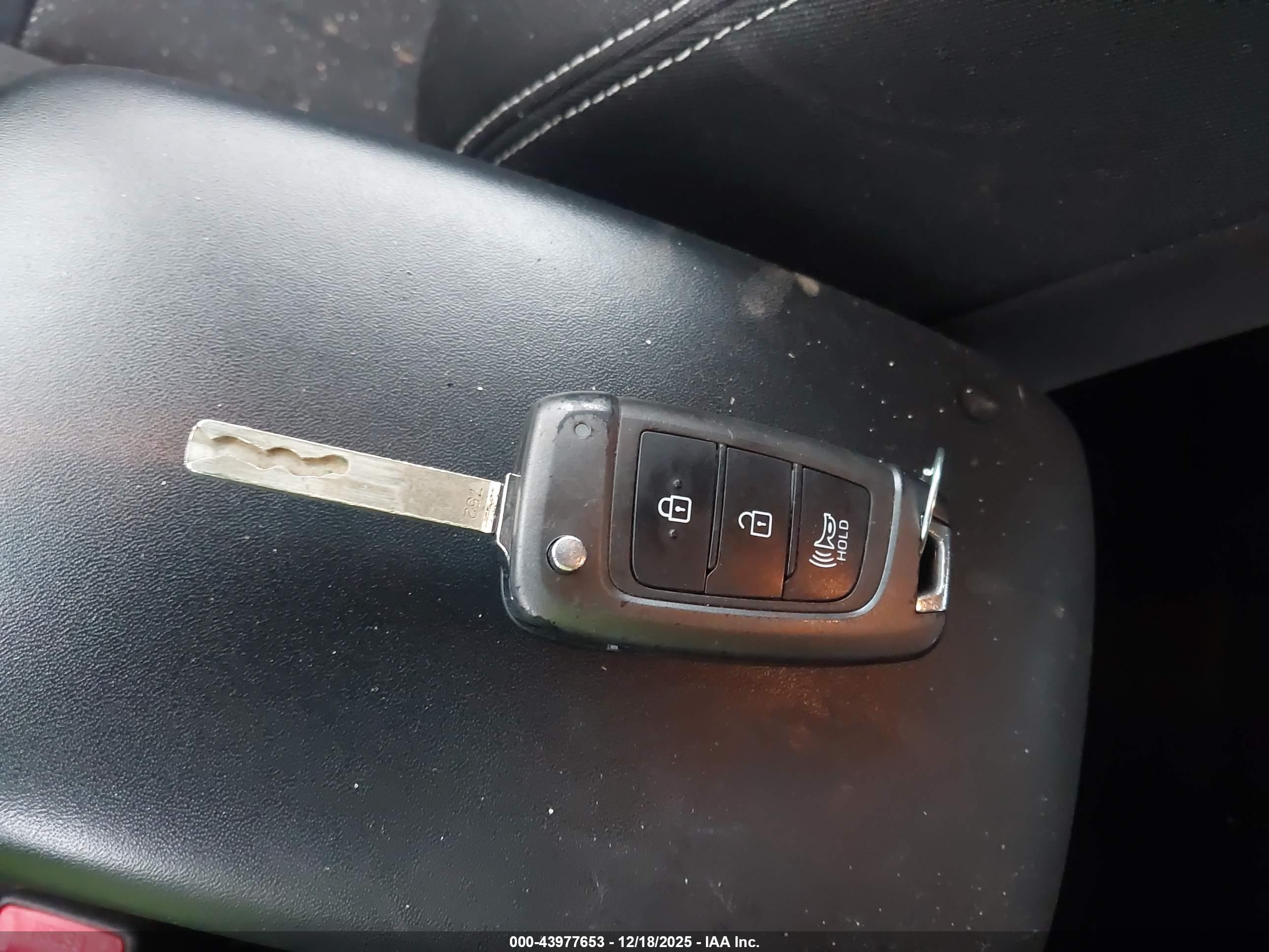 HYUNDAI VENUE image 11