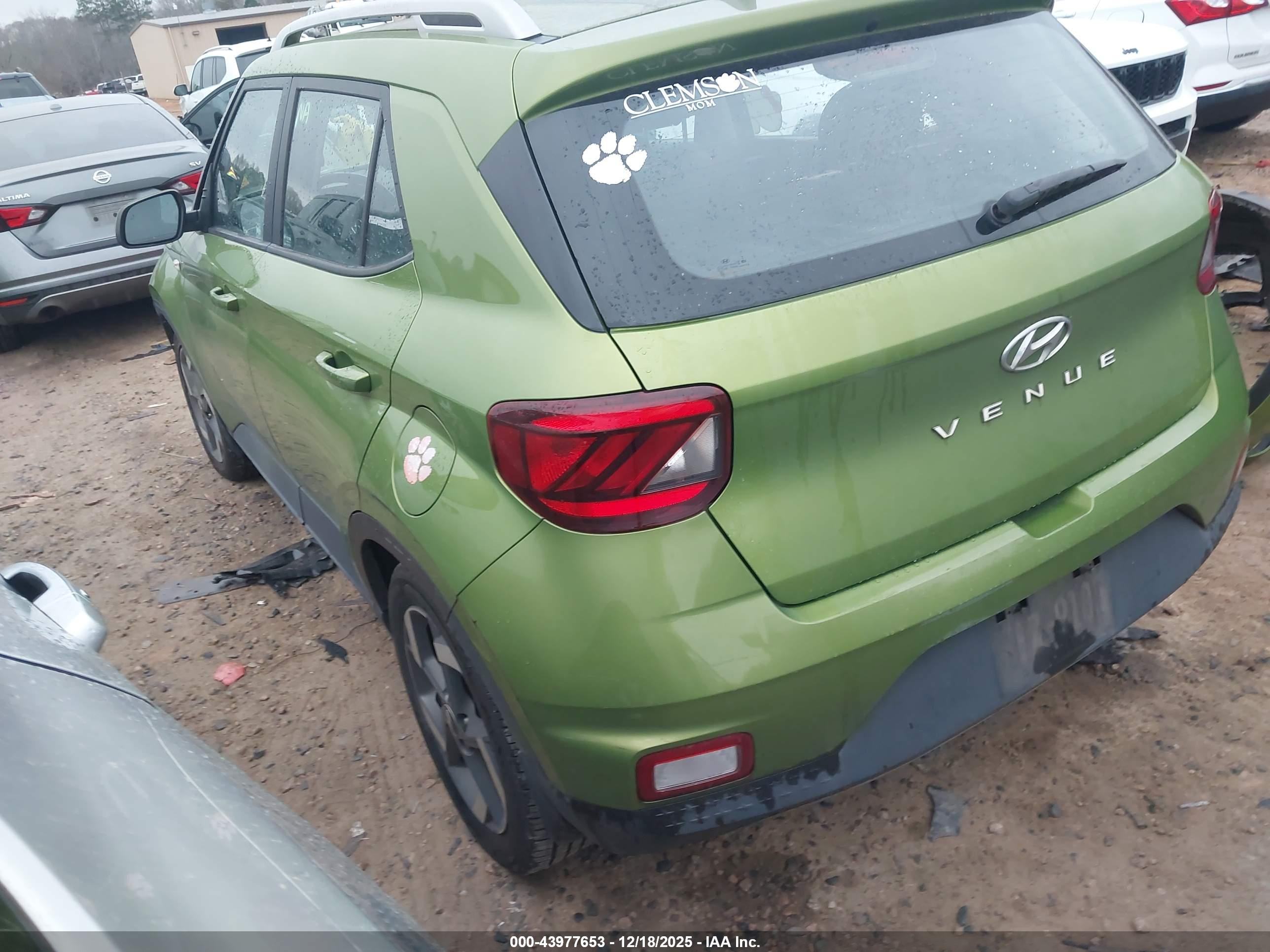 HYUNDAI VENUE image 3