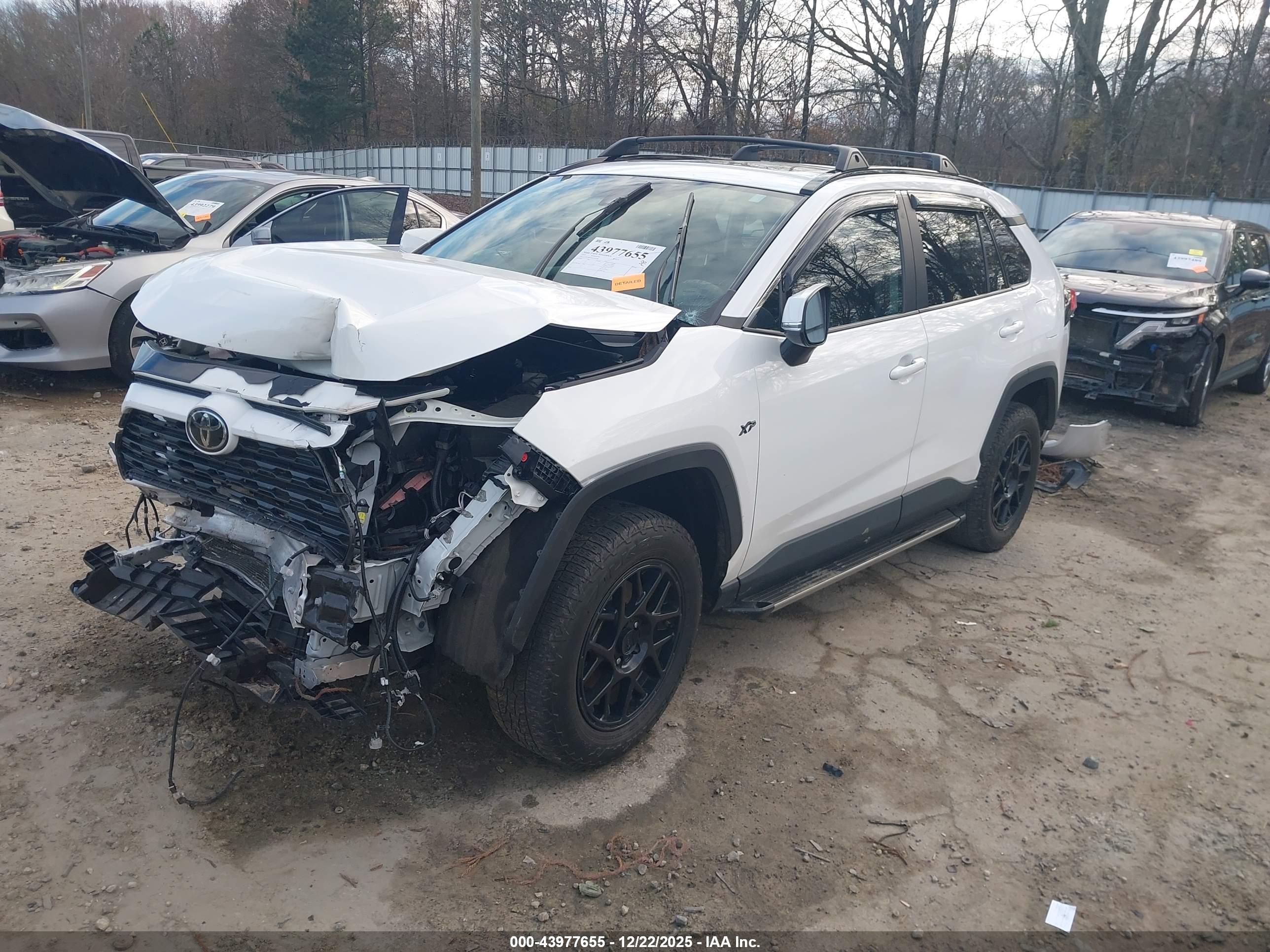 TOYOTA RAV4 image 2