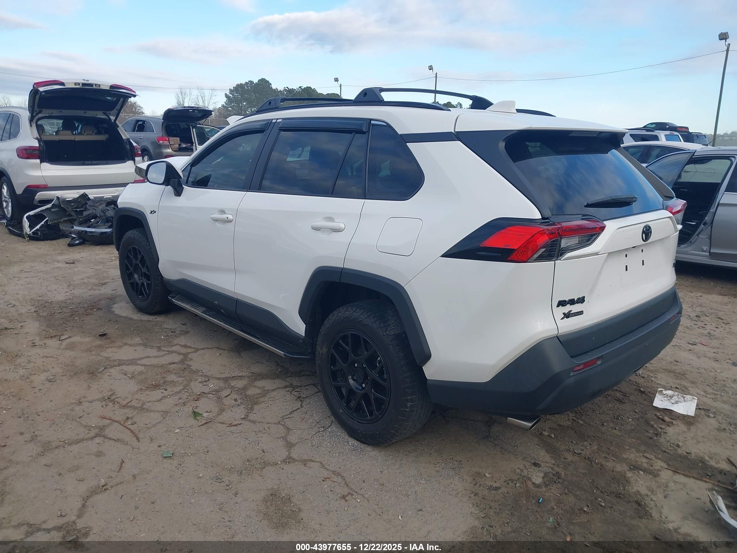 TOYOTA RAV4 image 3
