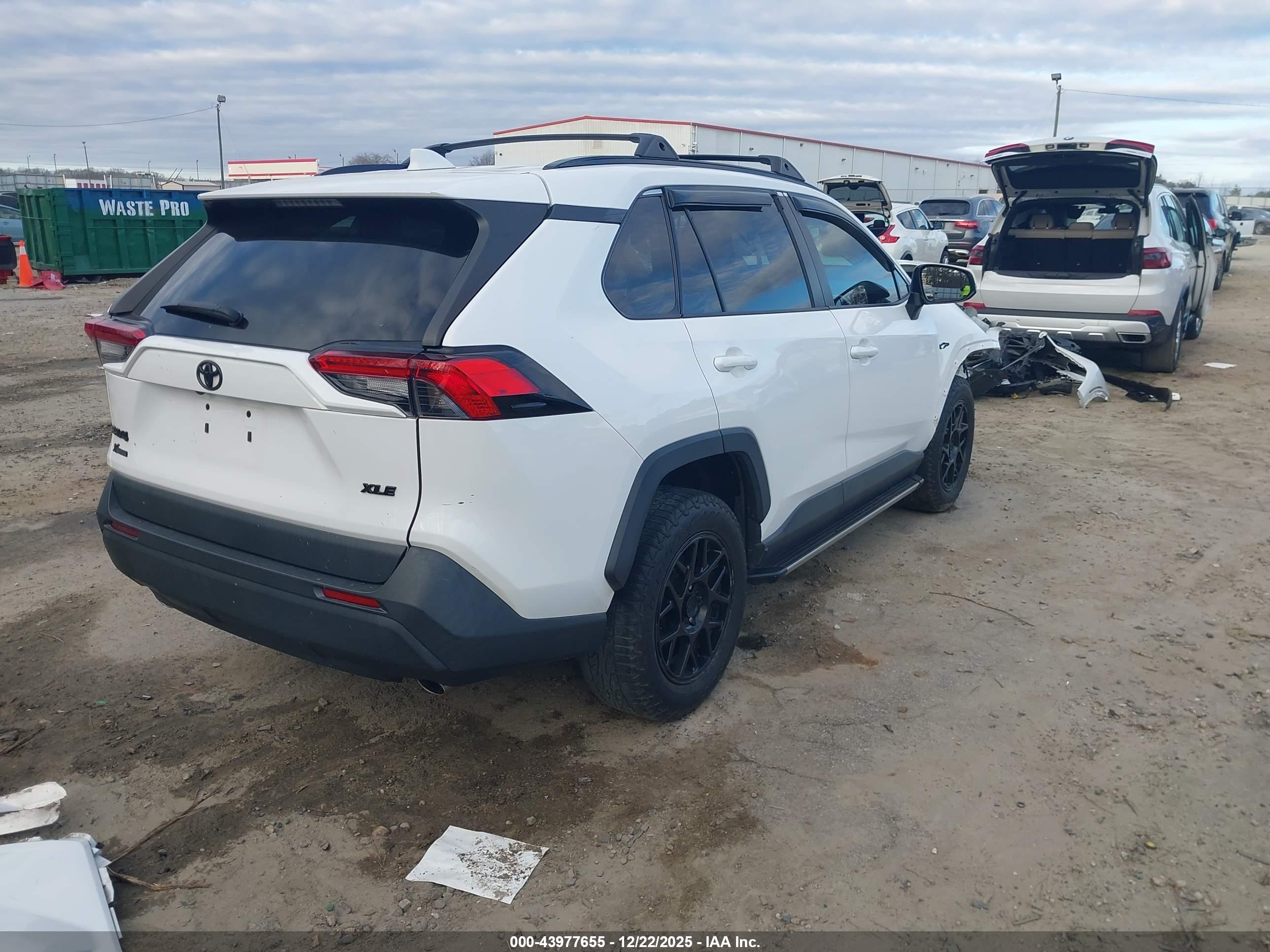 TOYOTA RAV4 image 4
