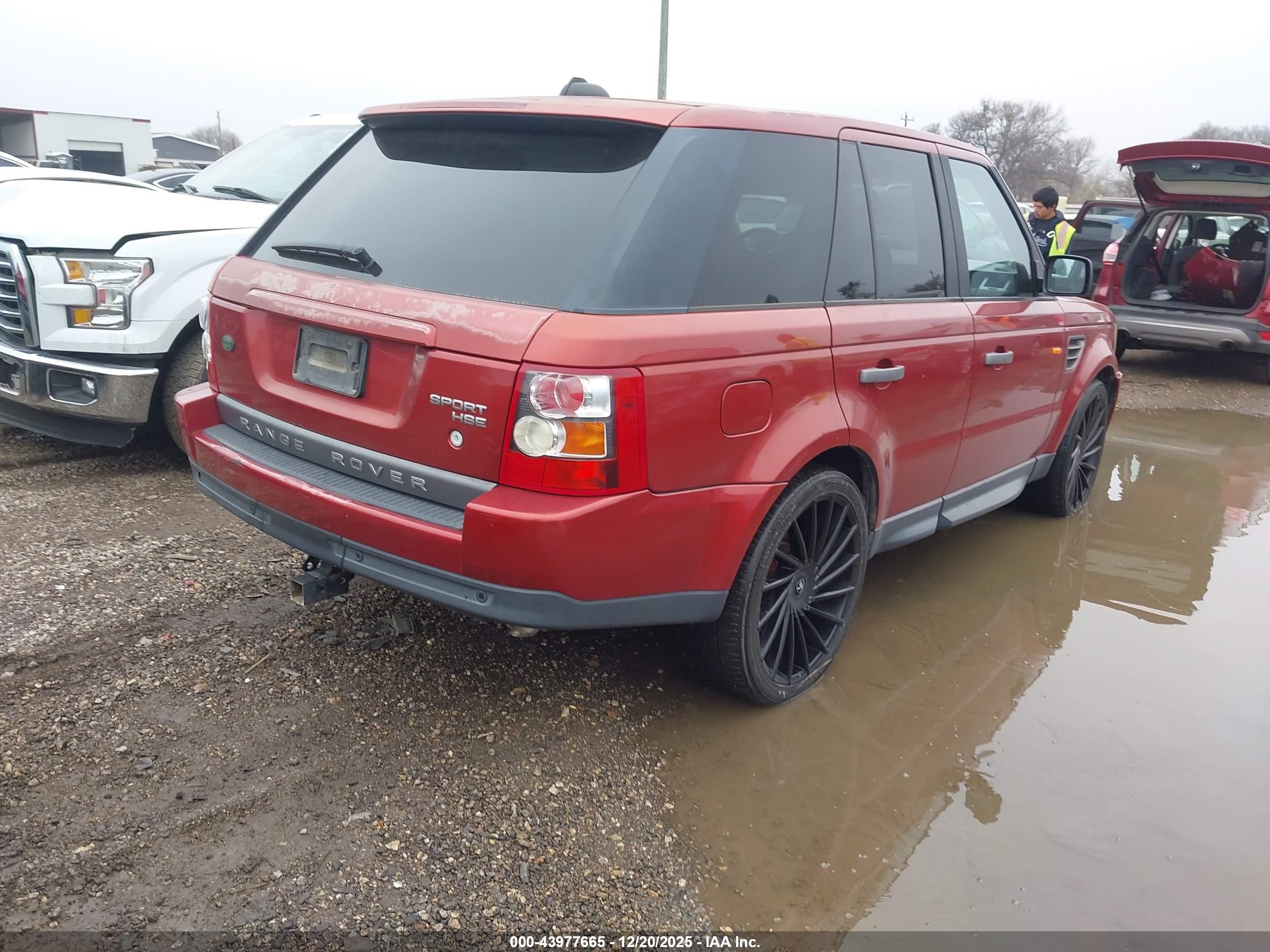 LAND ROVER image 4