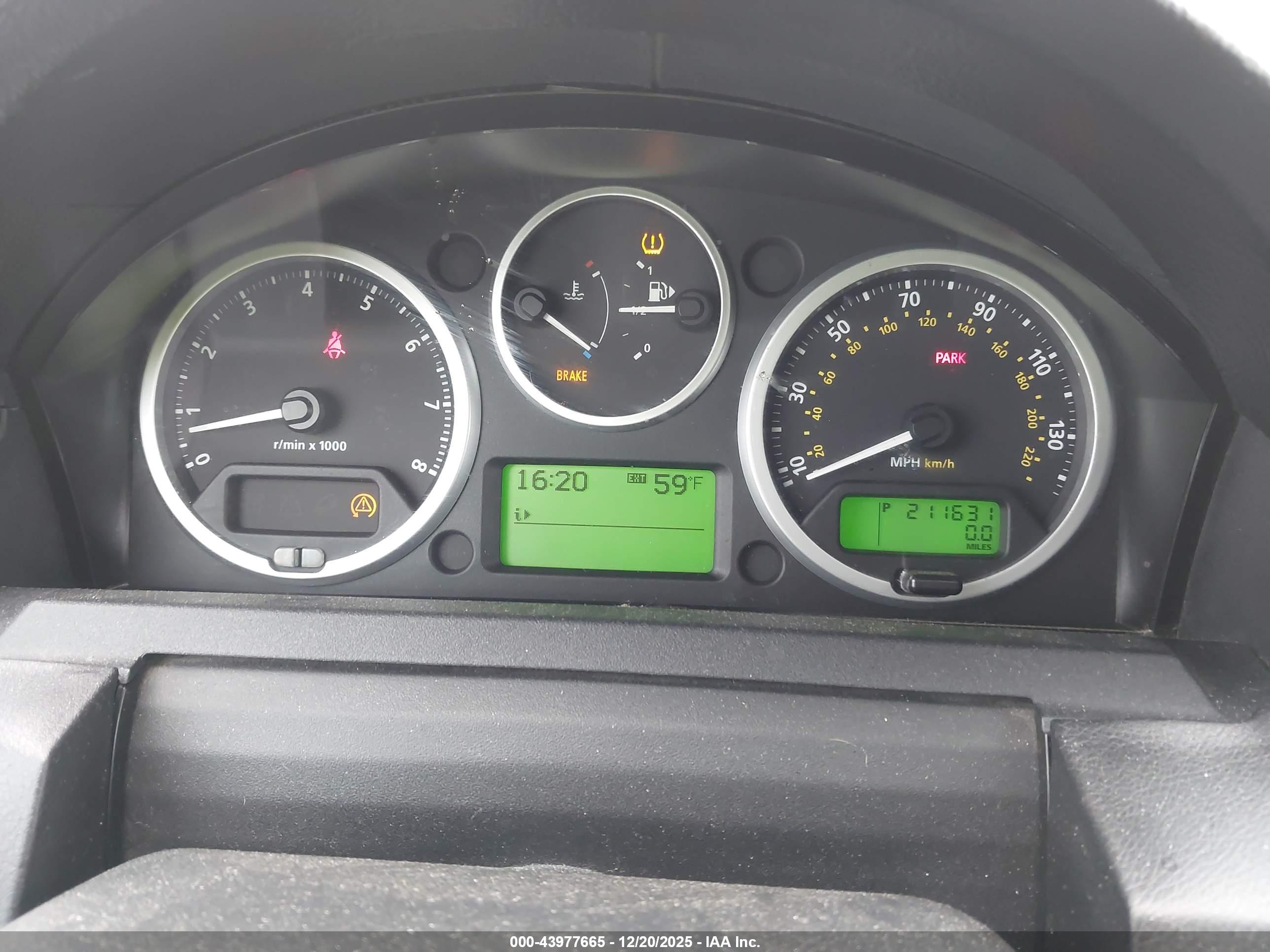 LAND ROVER image 7