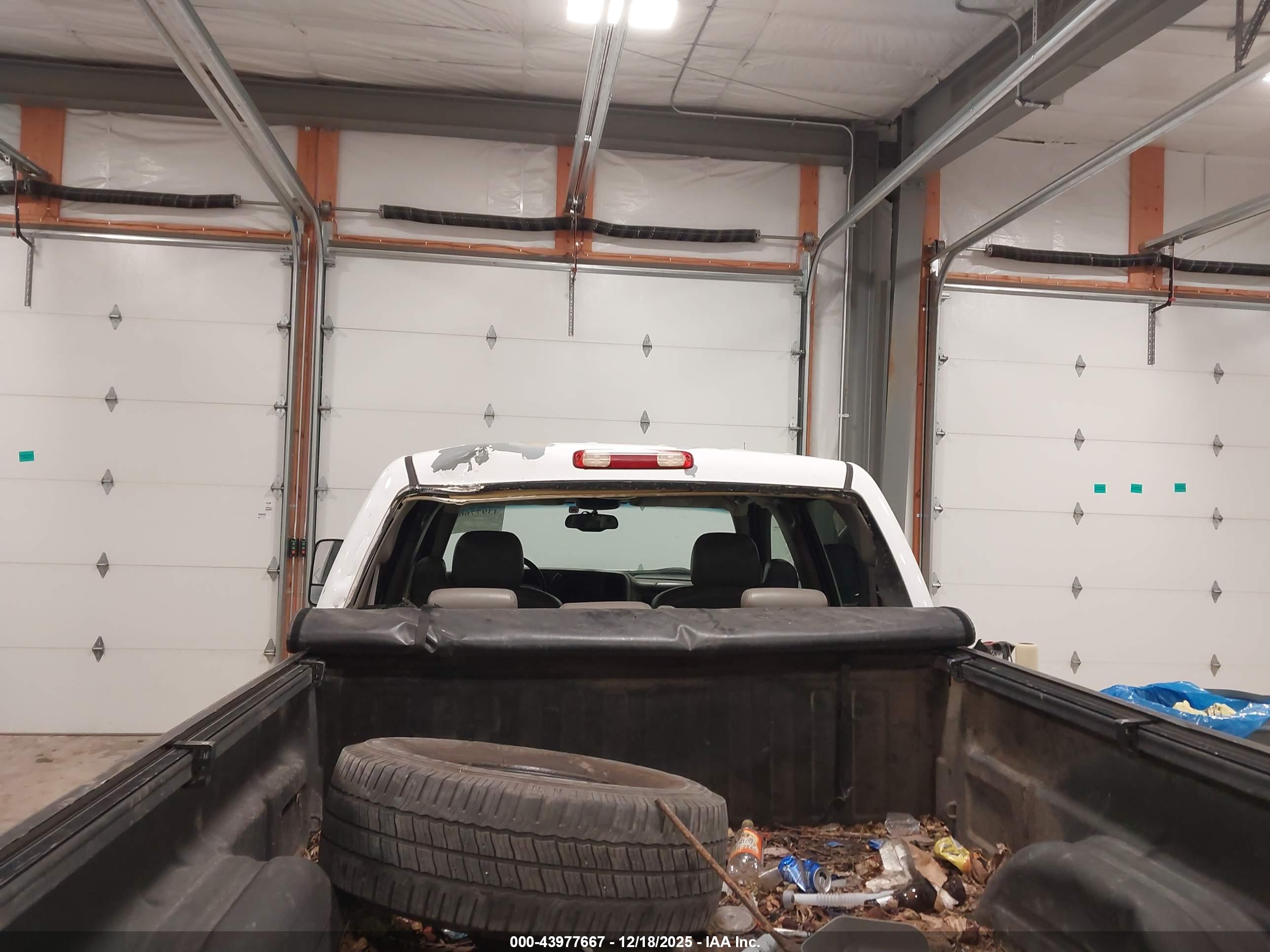 CHEVROLET SILVERADO image 6