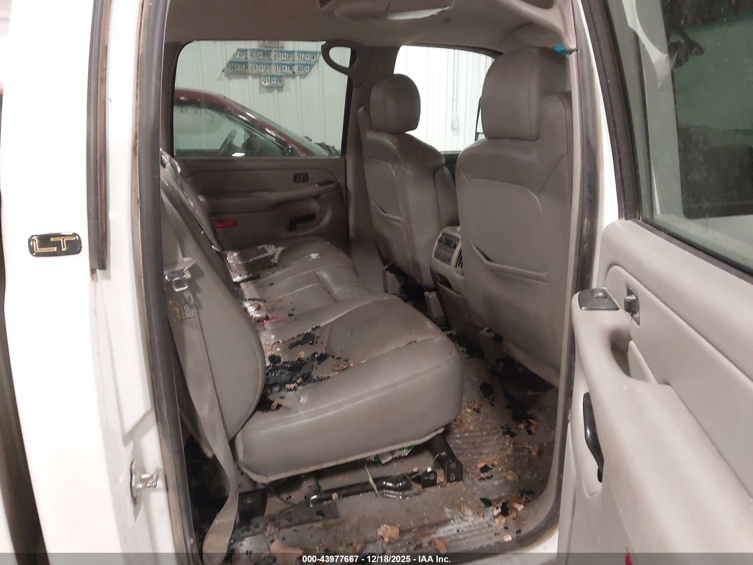 CHEVROLET SILVERADO image 8