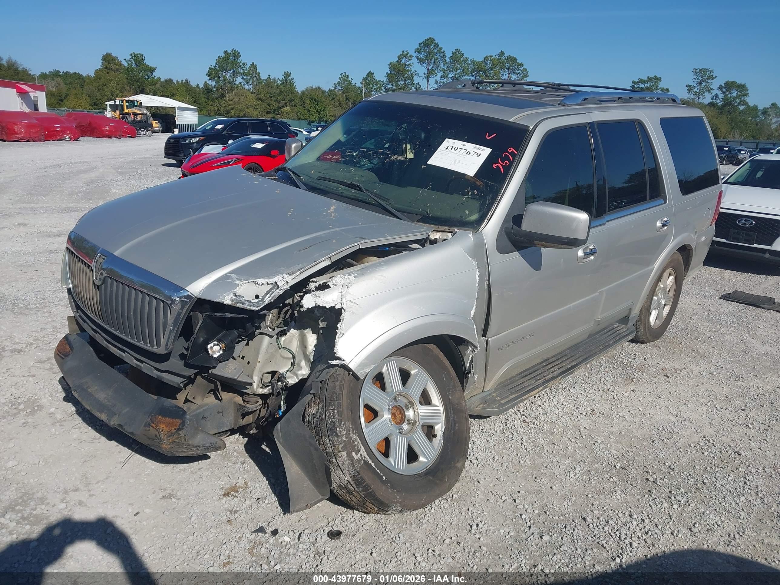 LINCOLN NAVIGATOR image 2