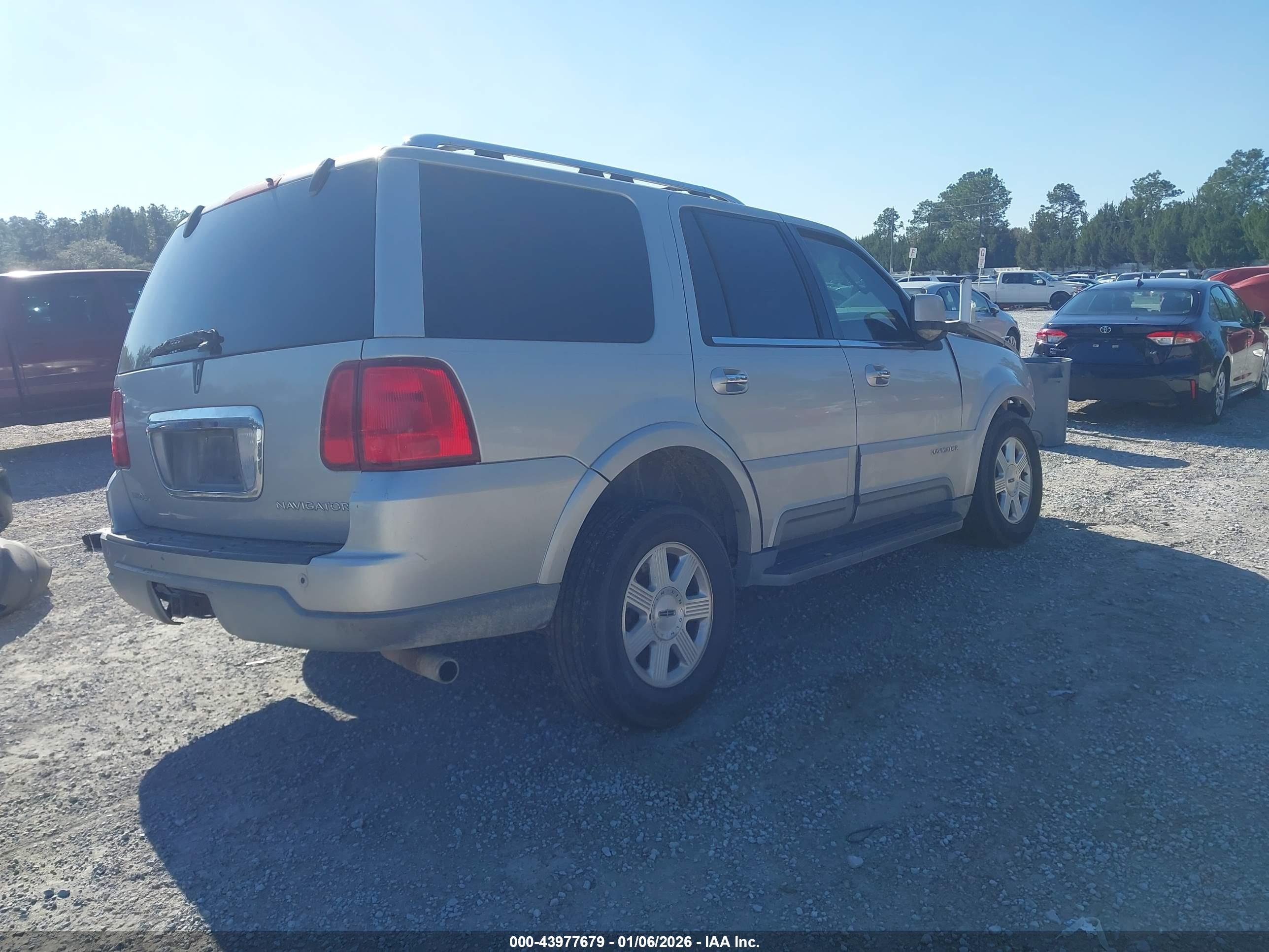 LINCOLN NAVIGATOR image 4