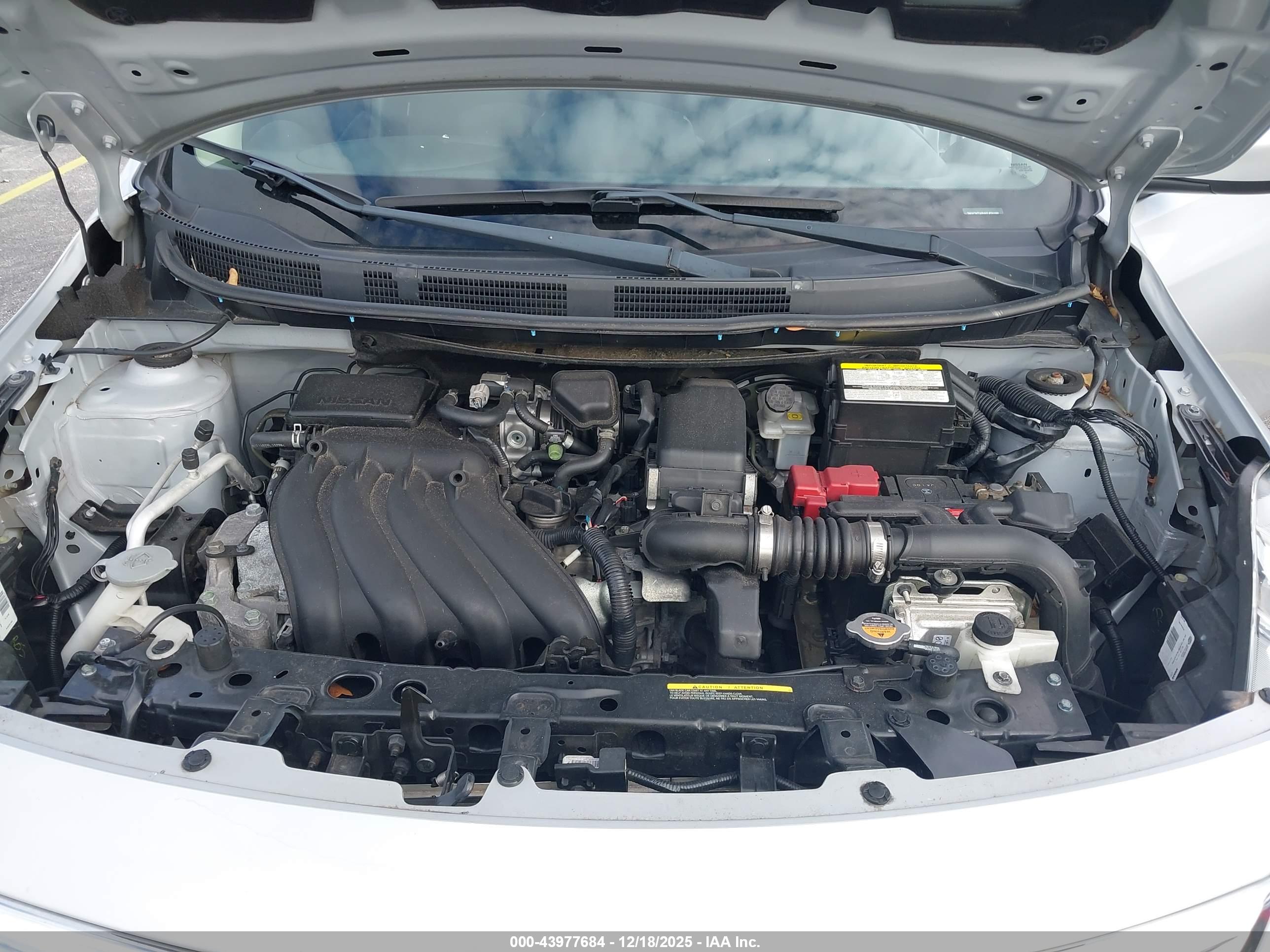 NISSAN VERSA image 10