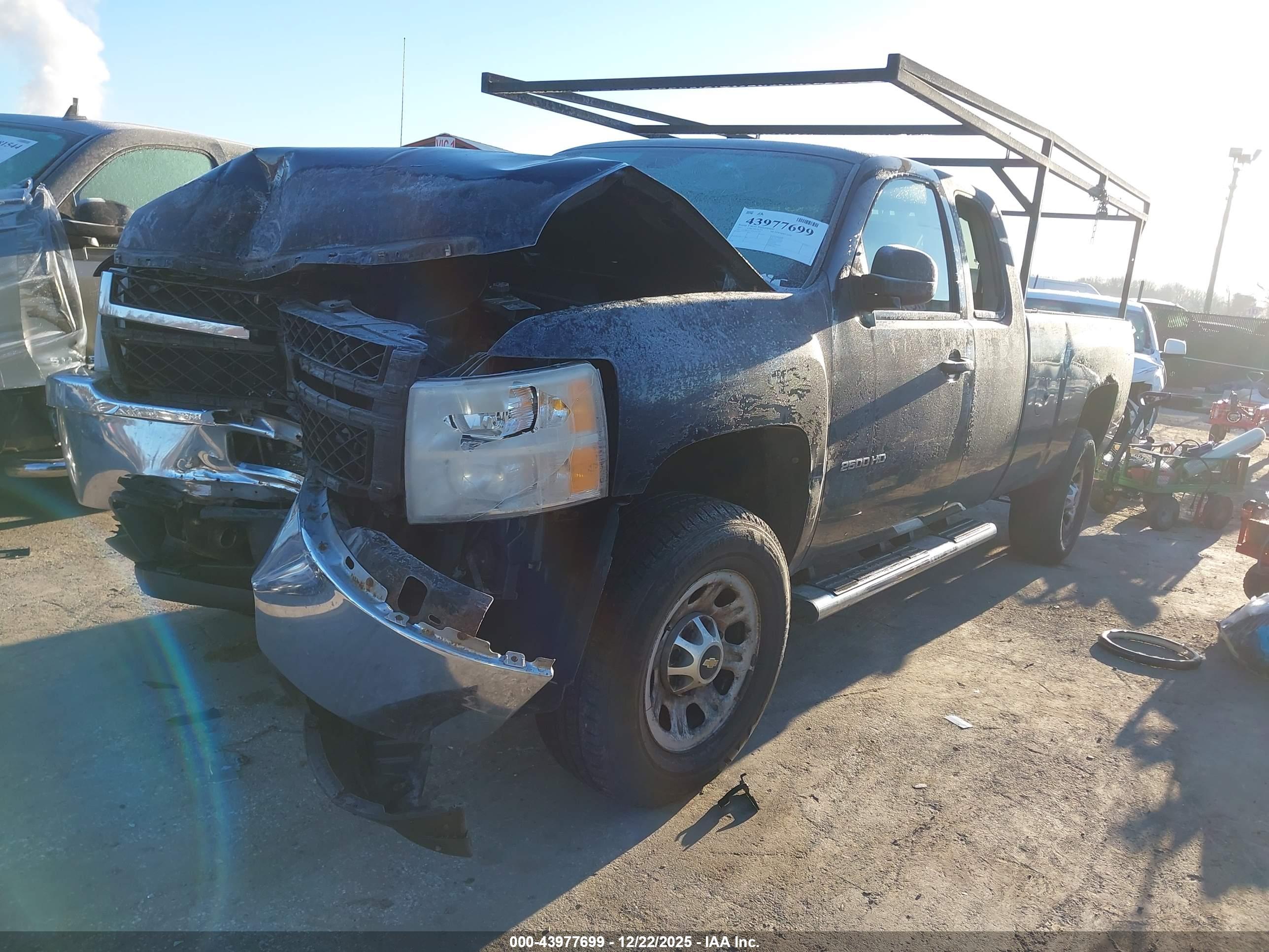 CHEVROLET SILVERADO image 2