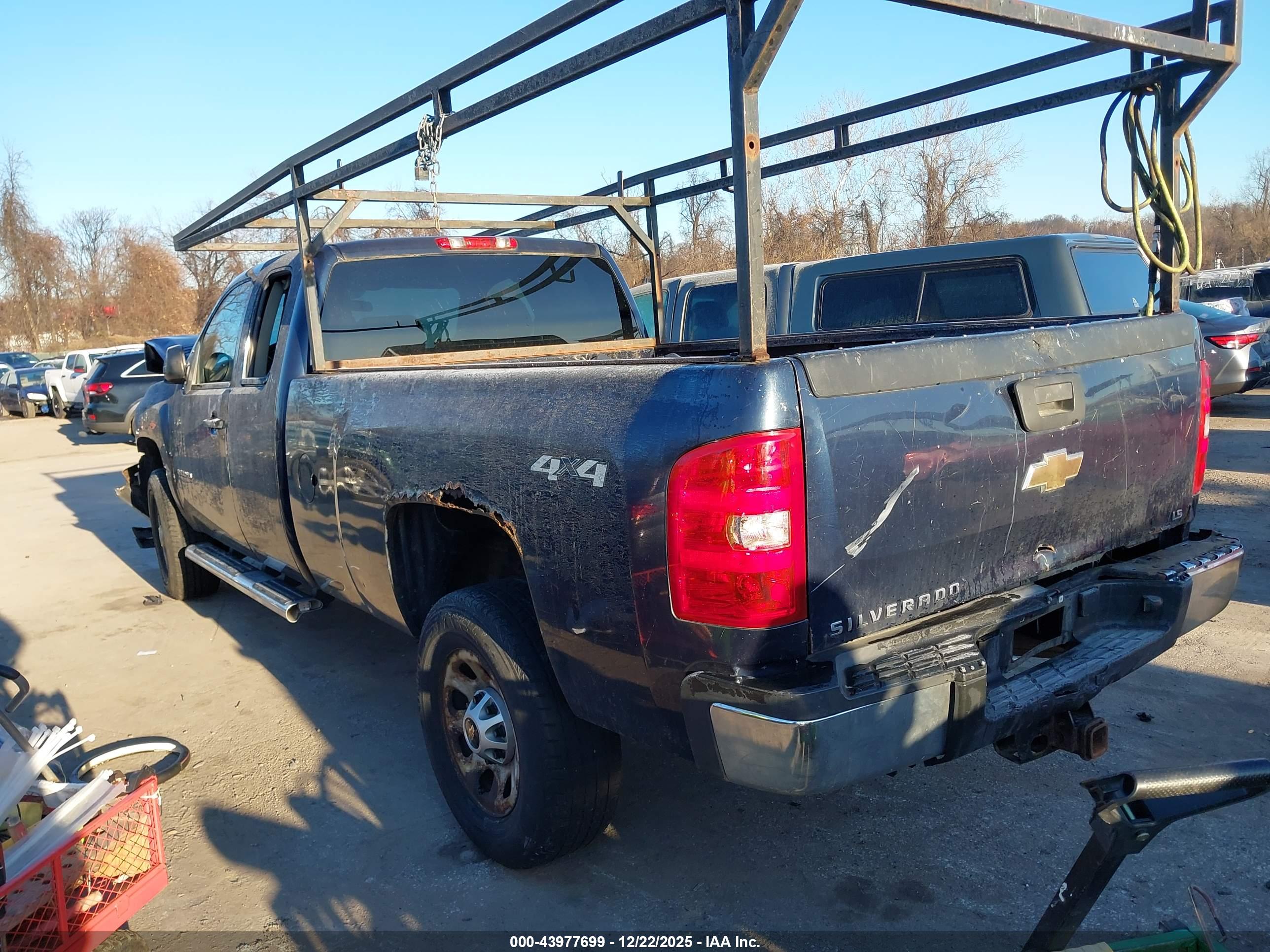 CHEVROLET SILVERADO image 3
