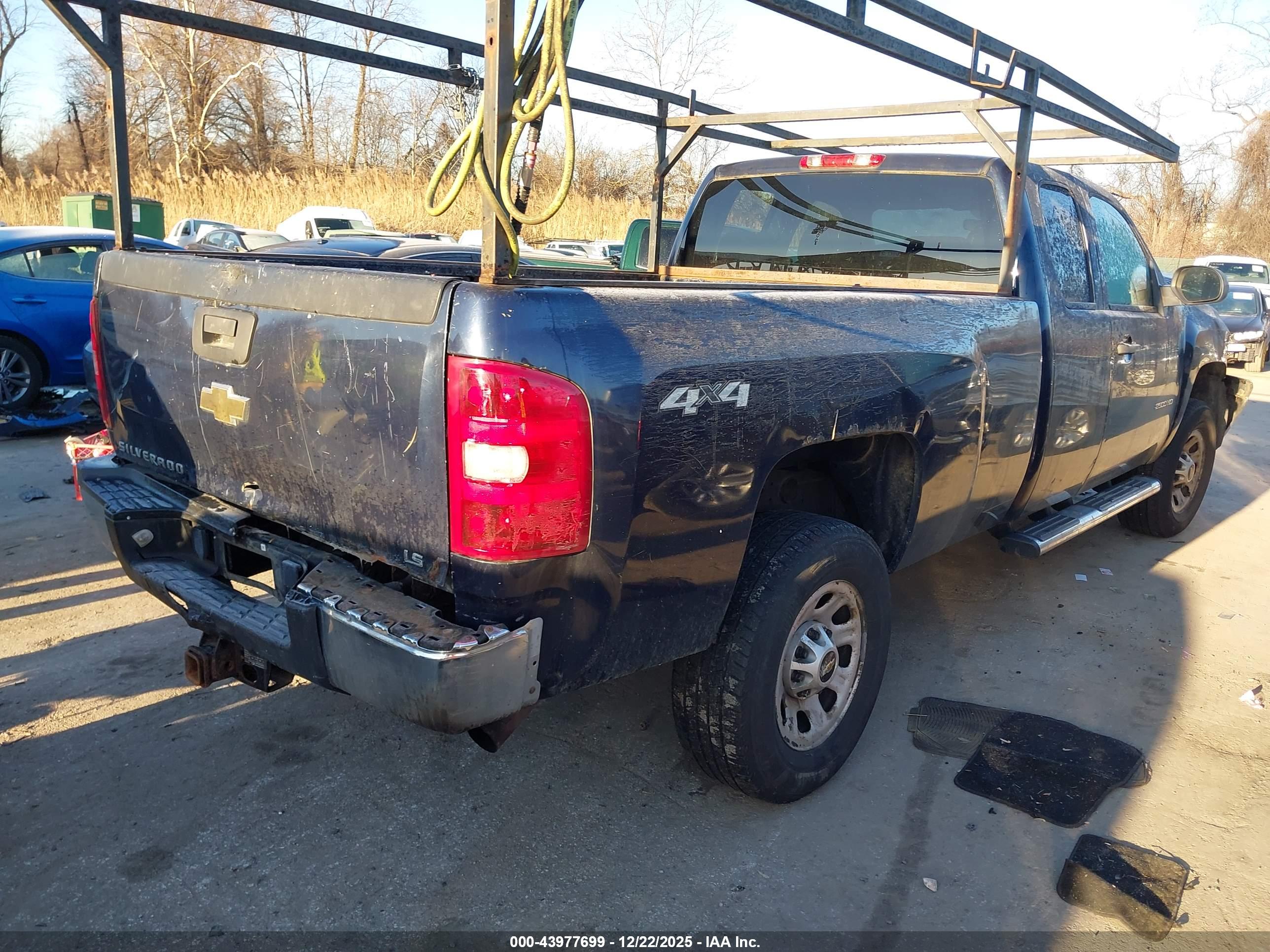 CHEVROLET SILVERADO image 4