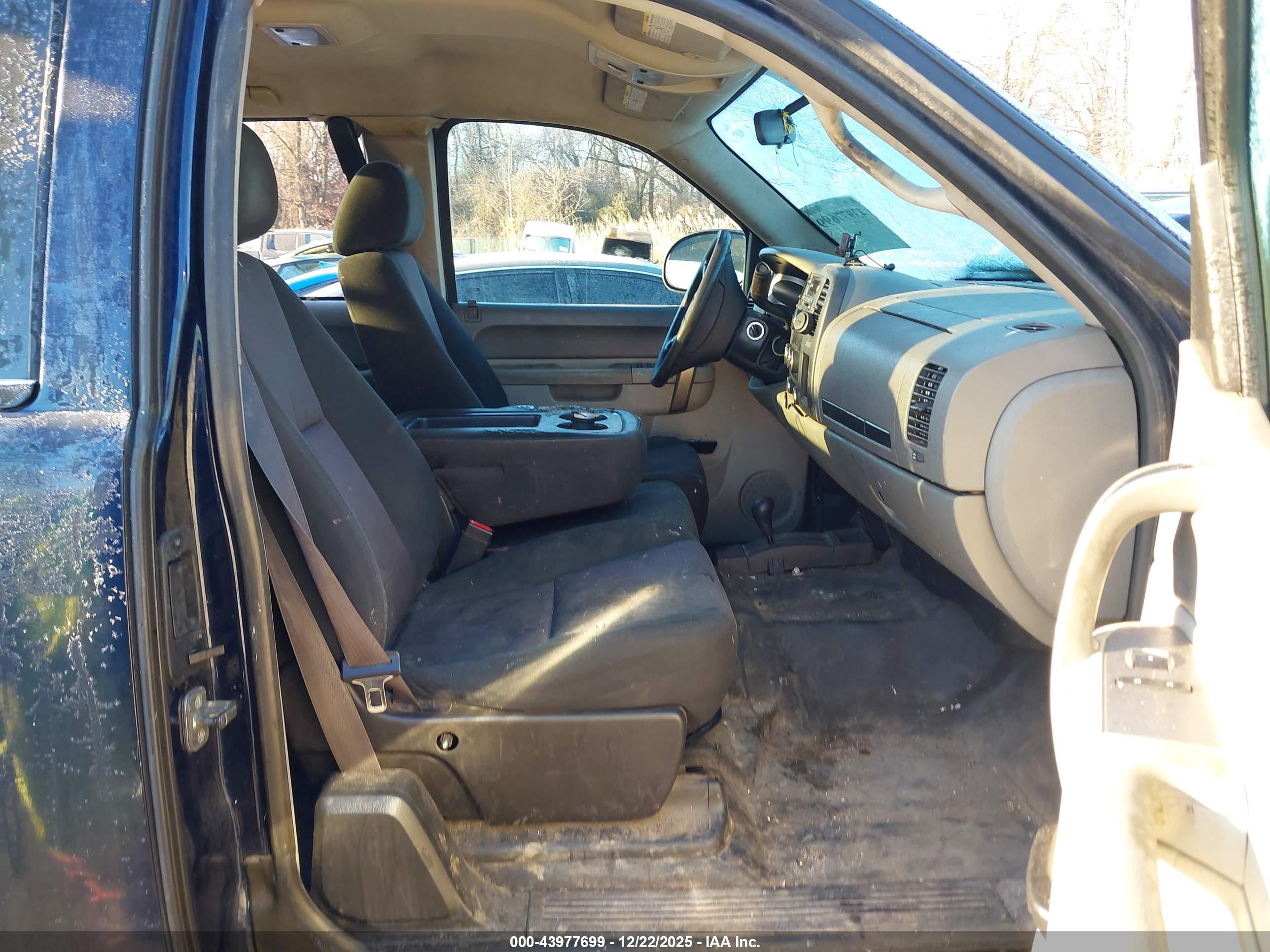 CHEVROLET SILVERADO image 5