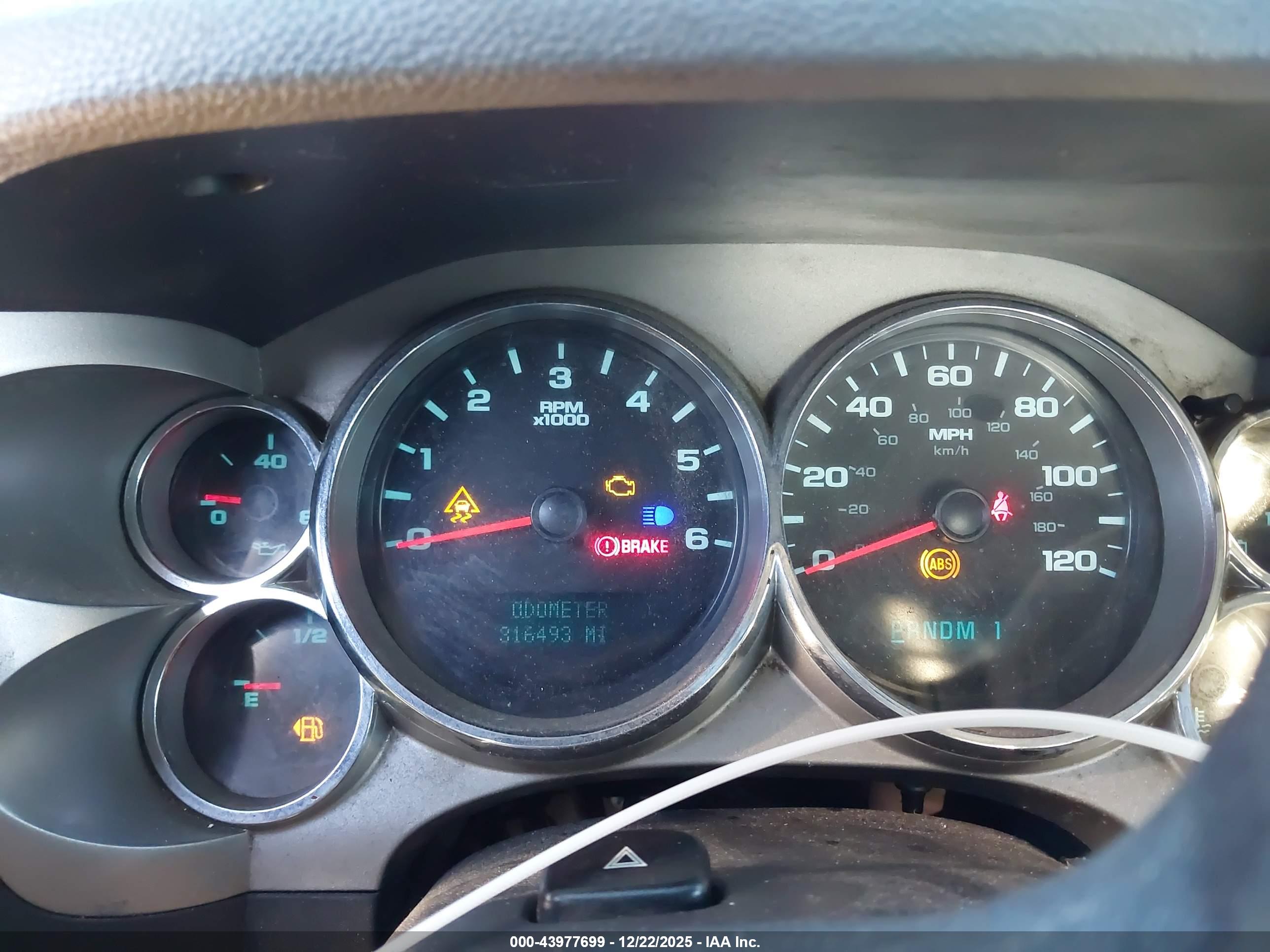 CHEVROLET SILVERADO image 7