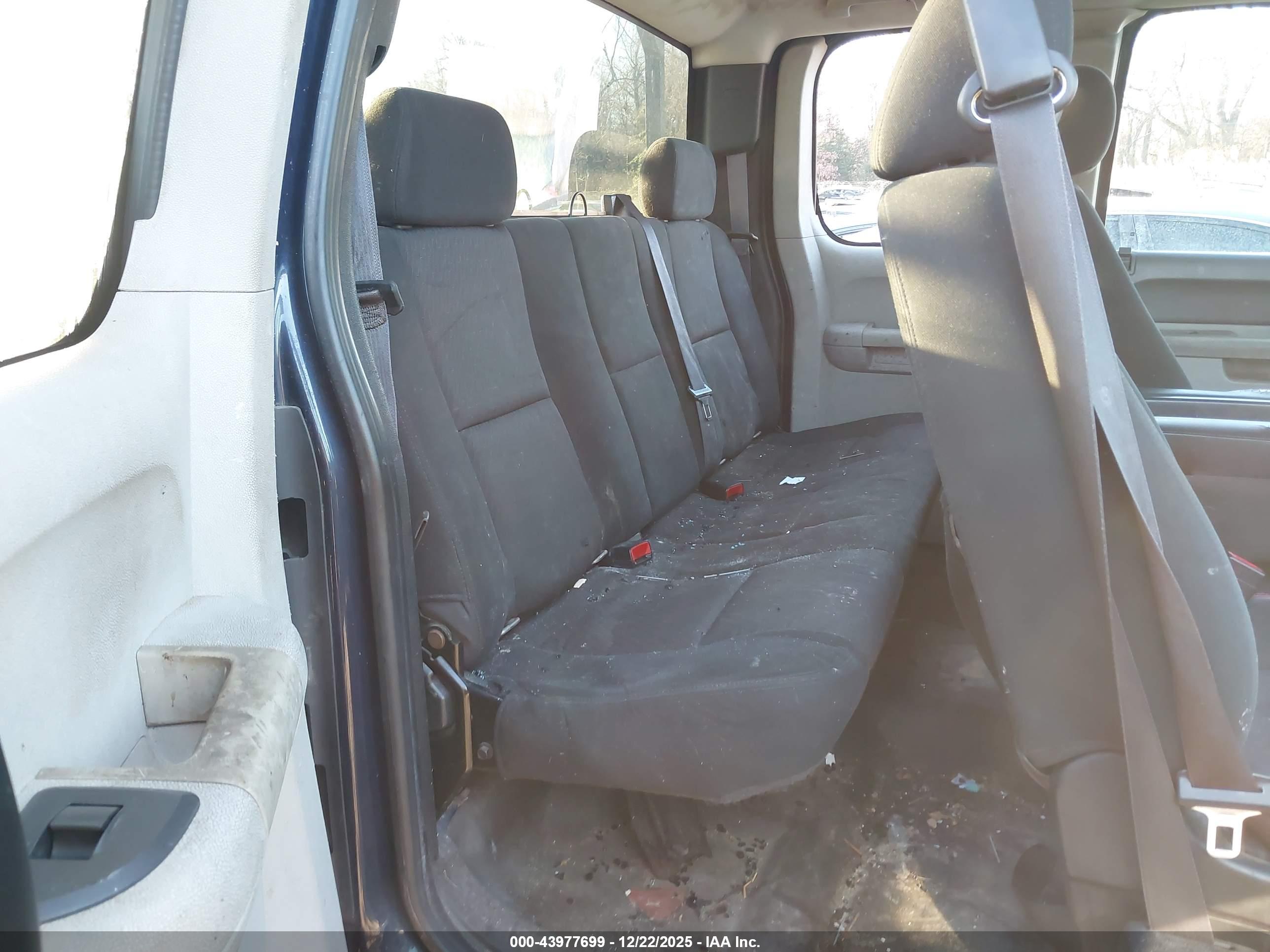 CHEVROLET SILVERADO image 8
