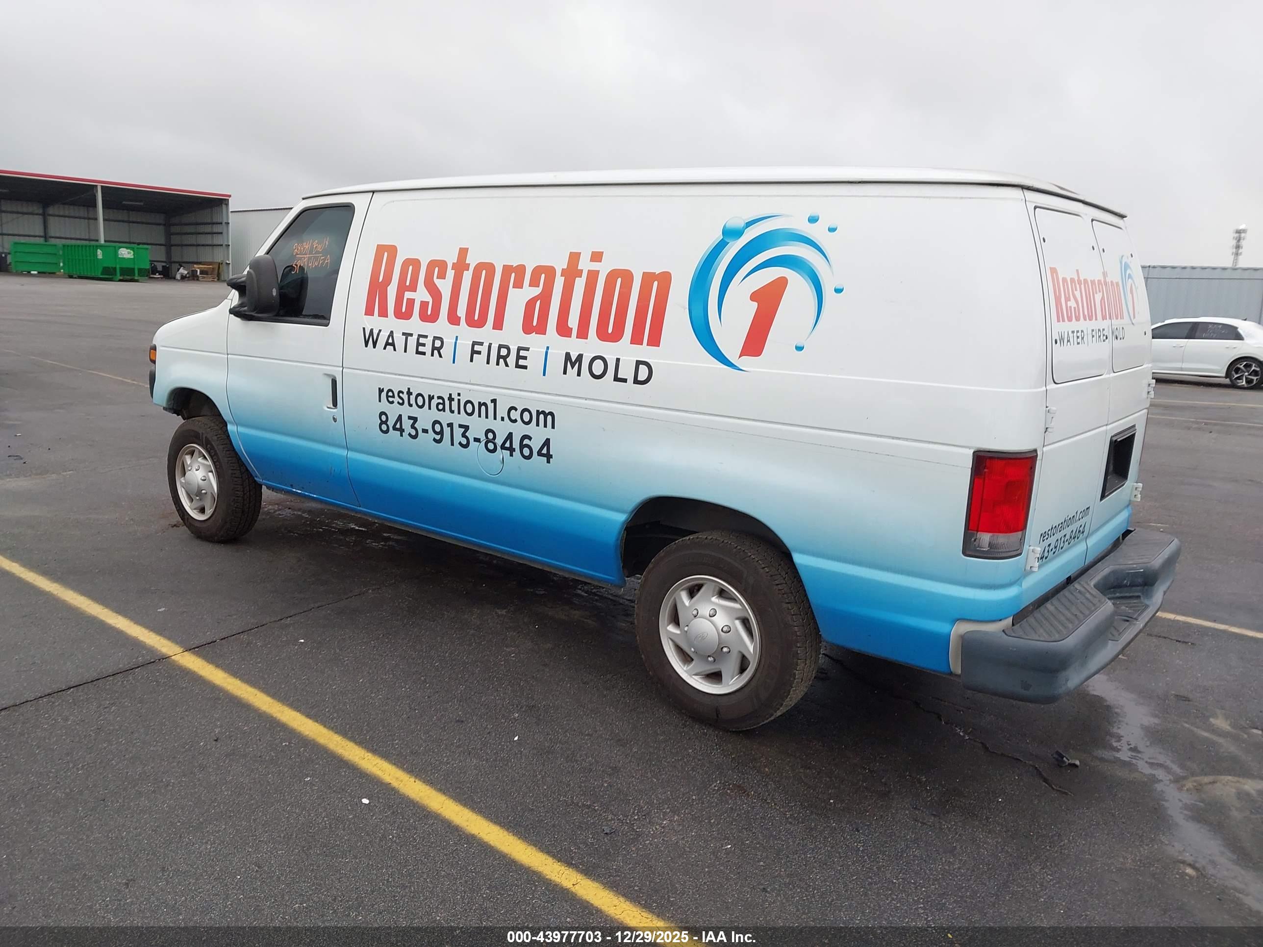 FORD E-150 image 3