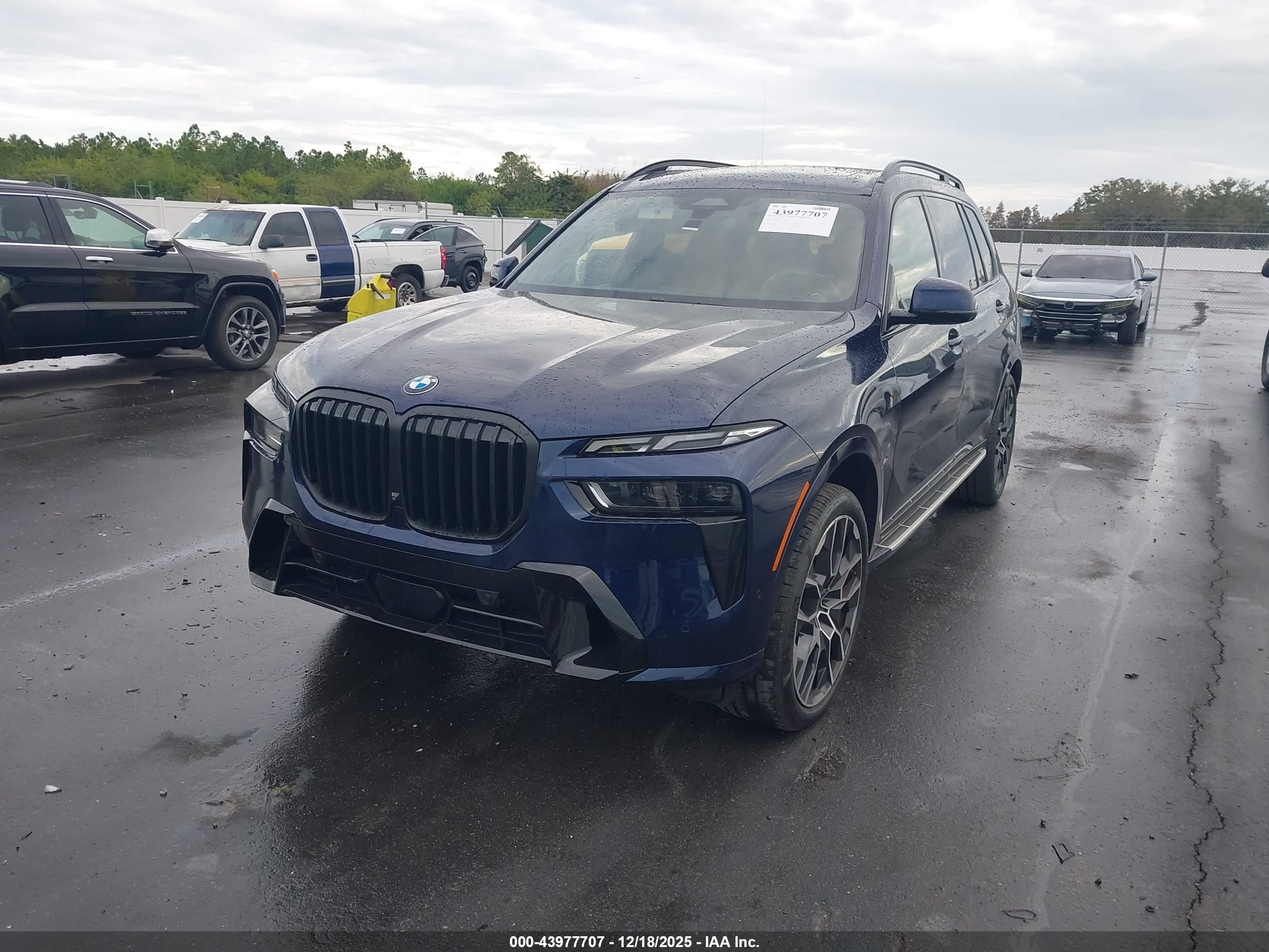 BMW X7 image 2