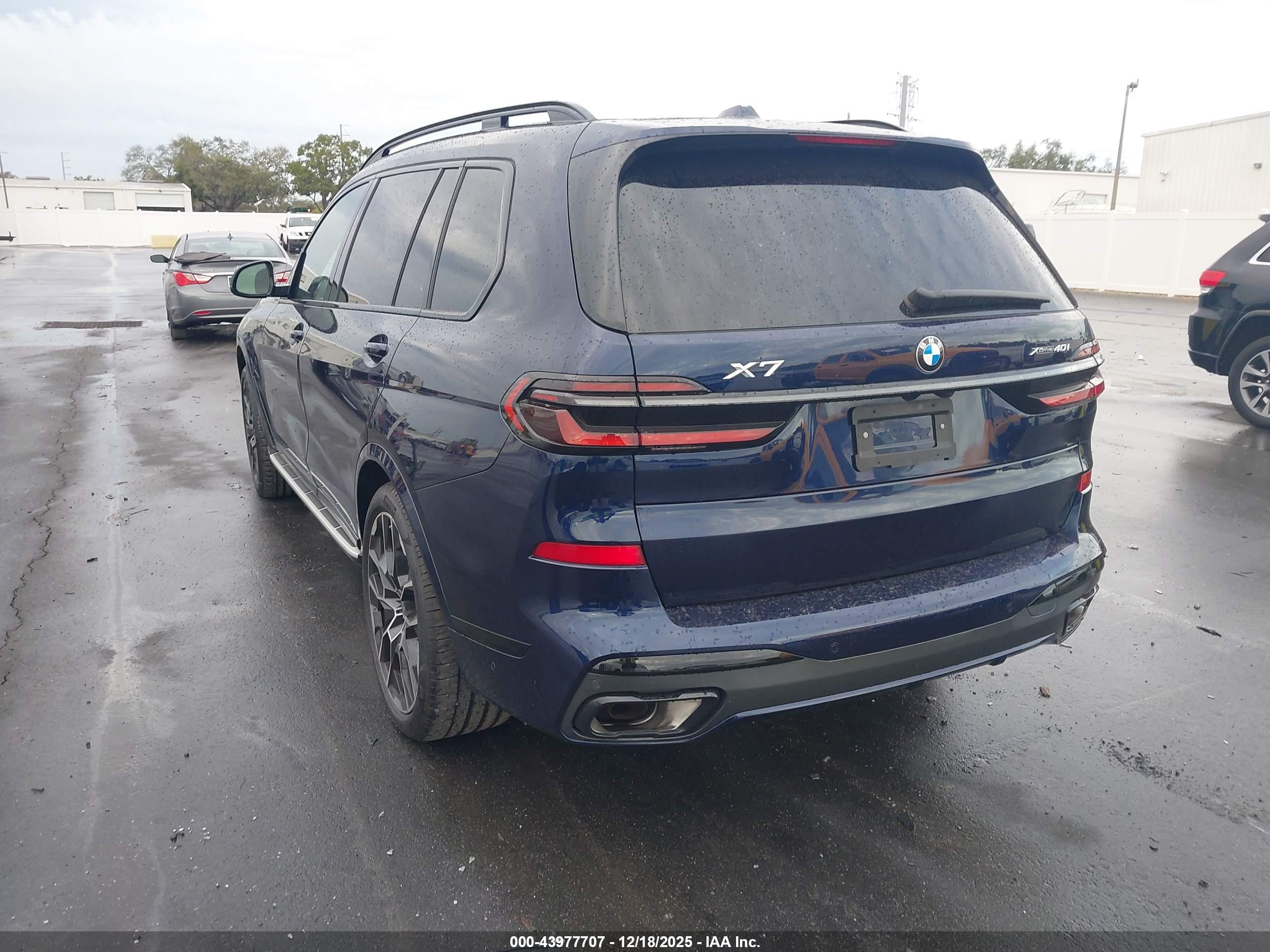 BMW X7 image 3