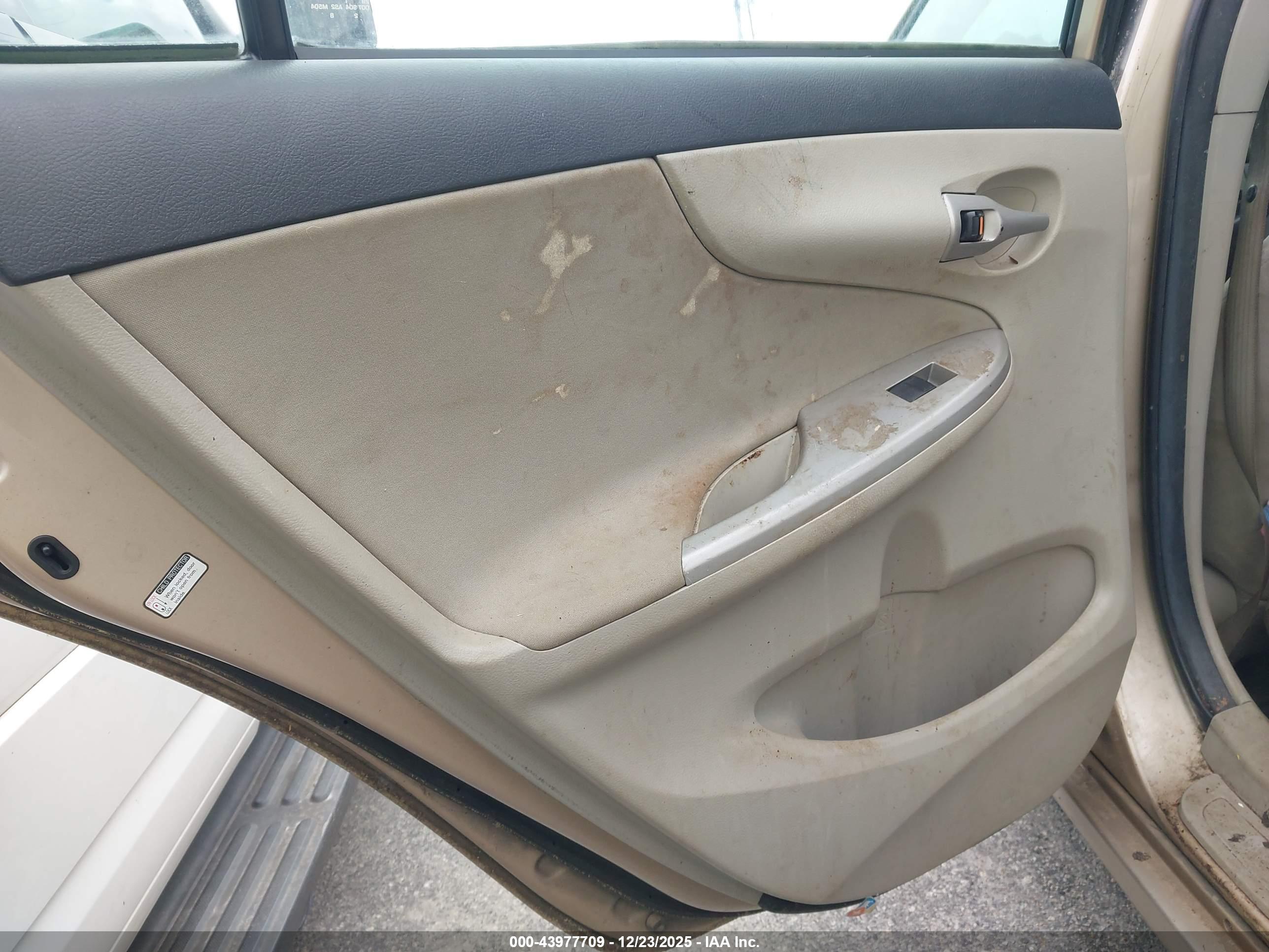 TOYOTA COROLLA image 8