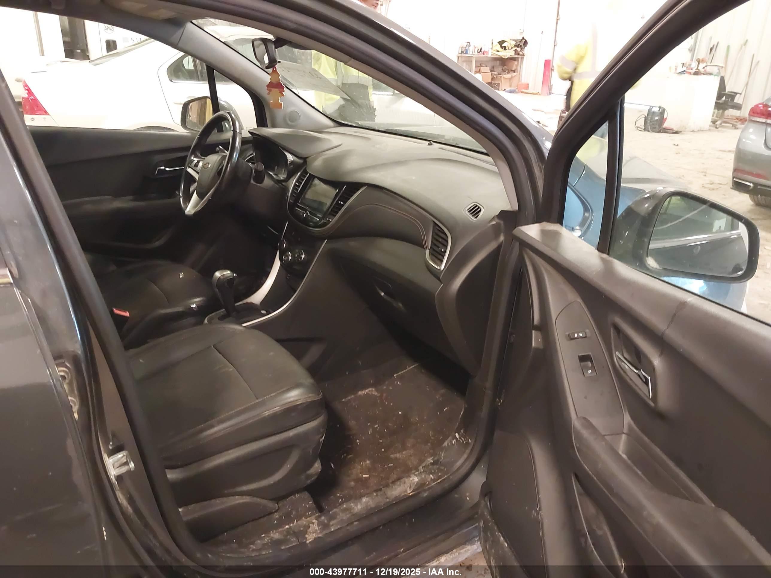 CHEVROLET TRAX image 5