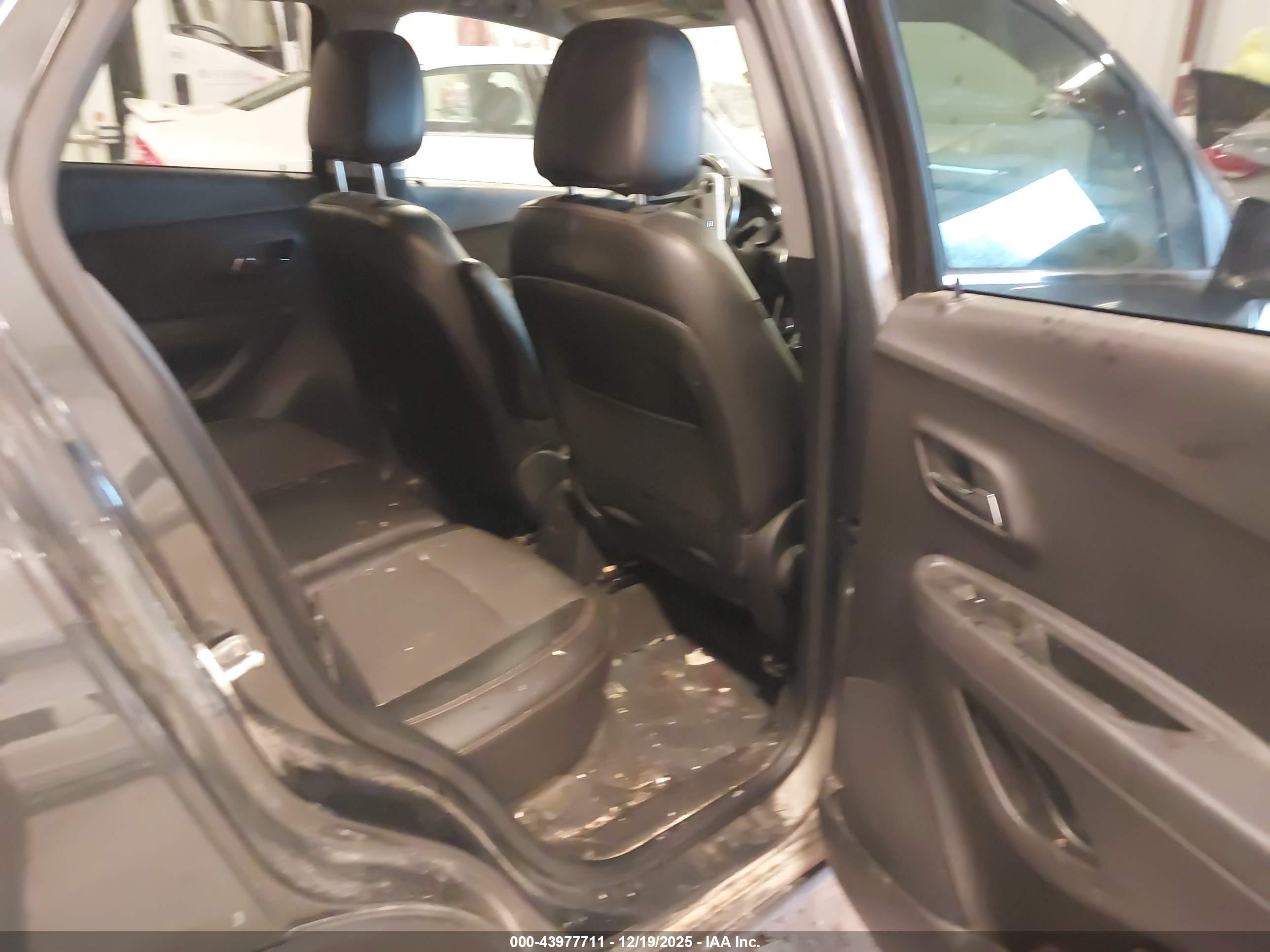 CHEVROLET TRAX image 8