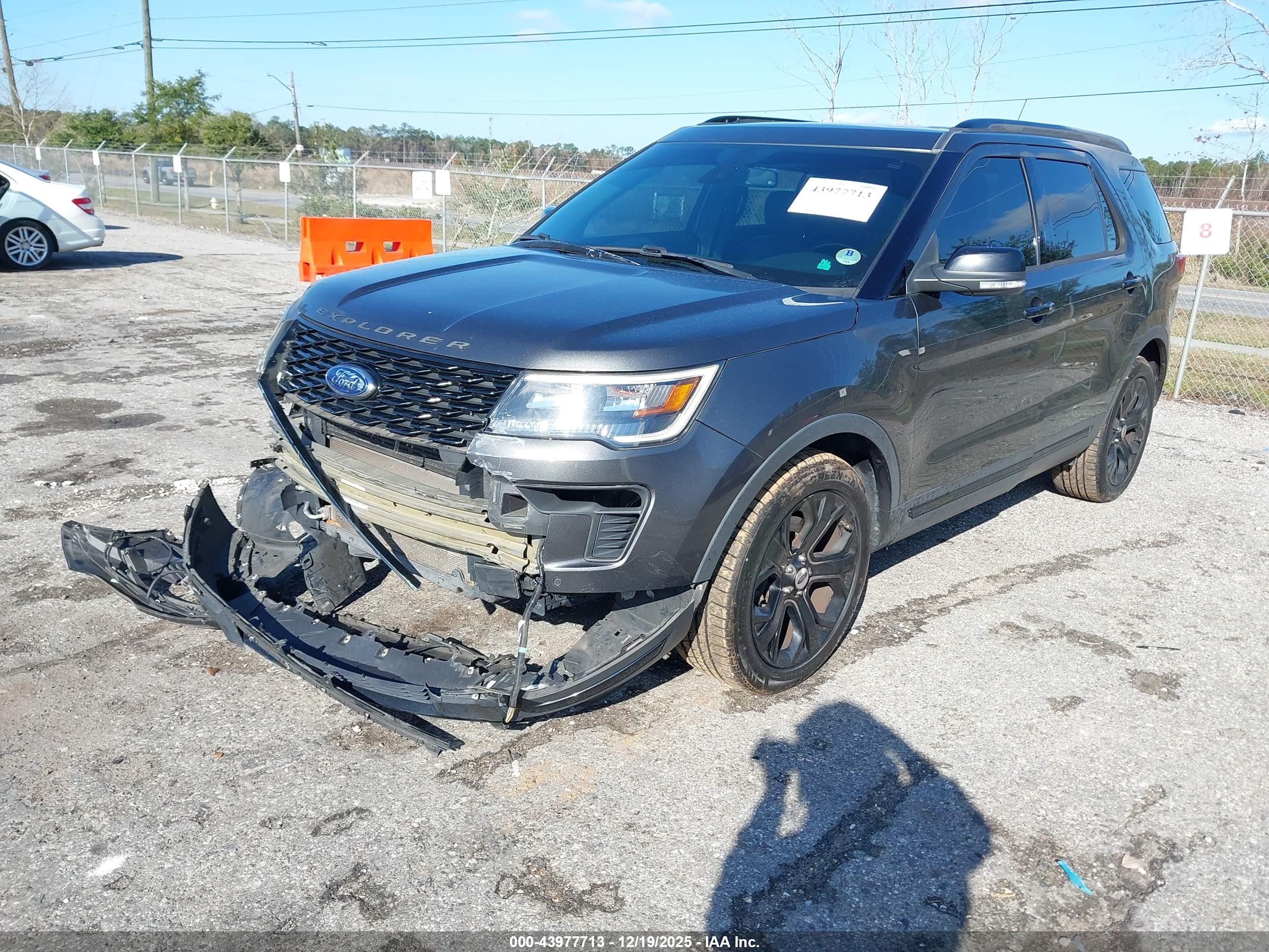 FORD EXPLORER image 2