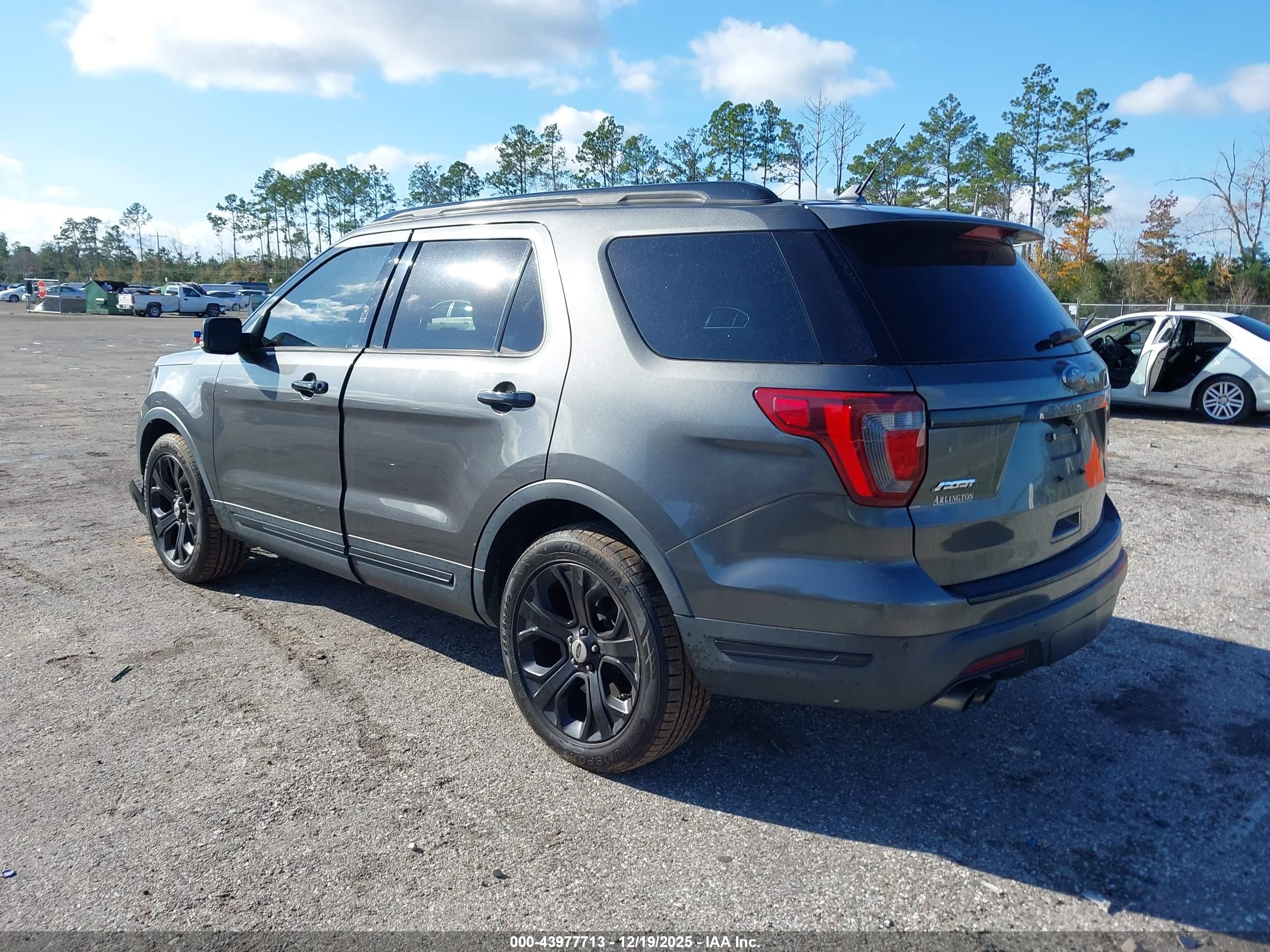FORD EXPLORER image 3