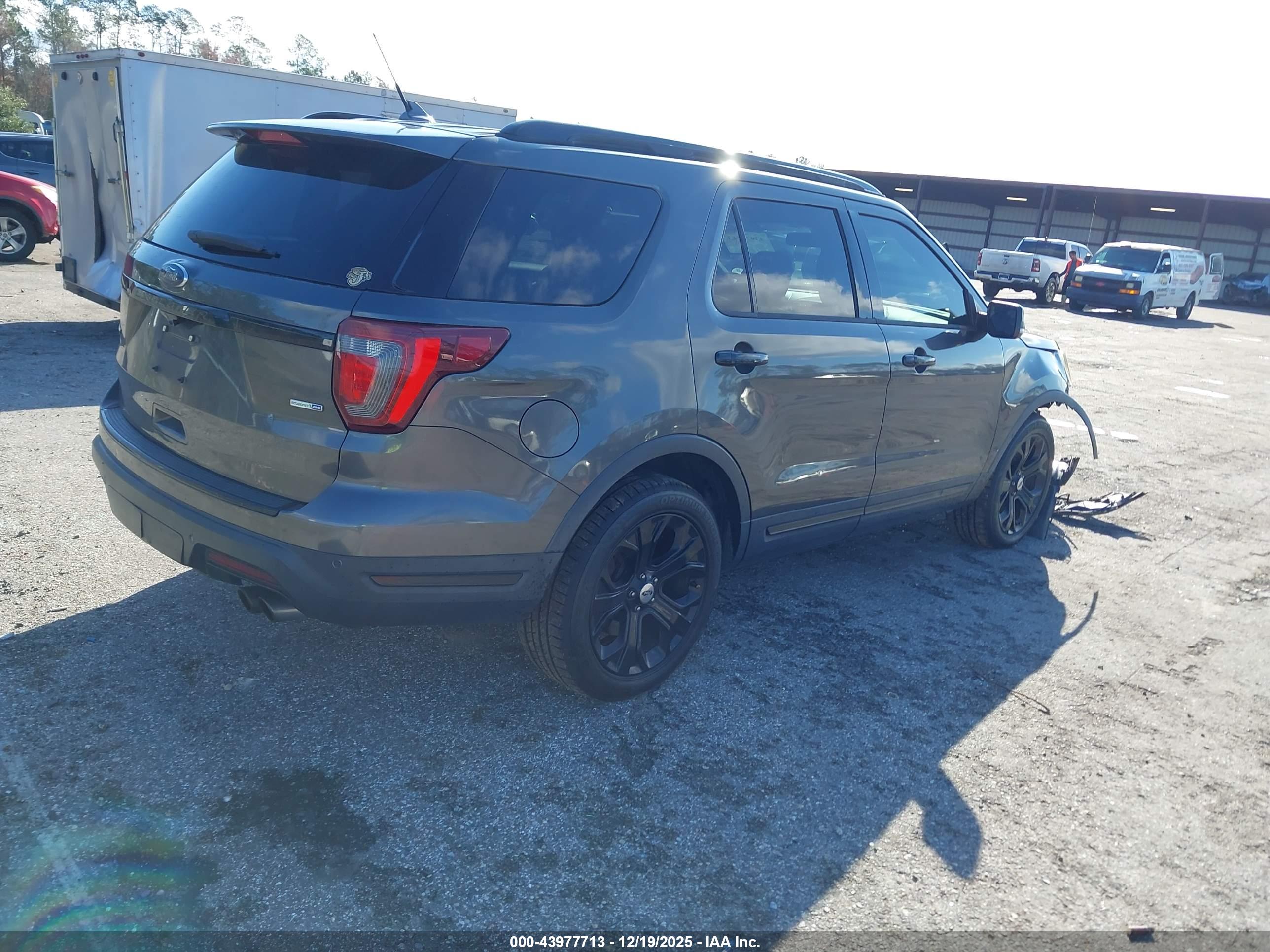 FORD EXPLORER image 4
