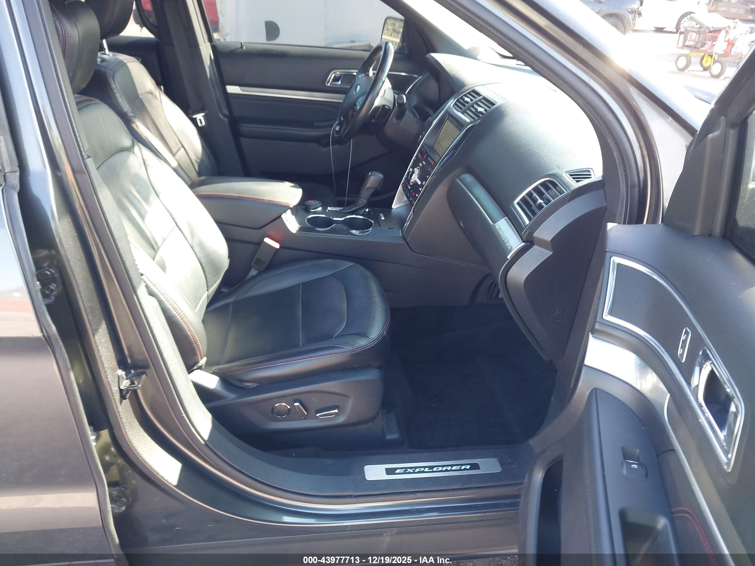 FORD EXPLORER image 5