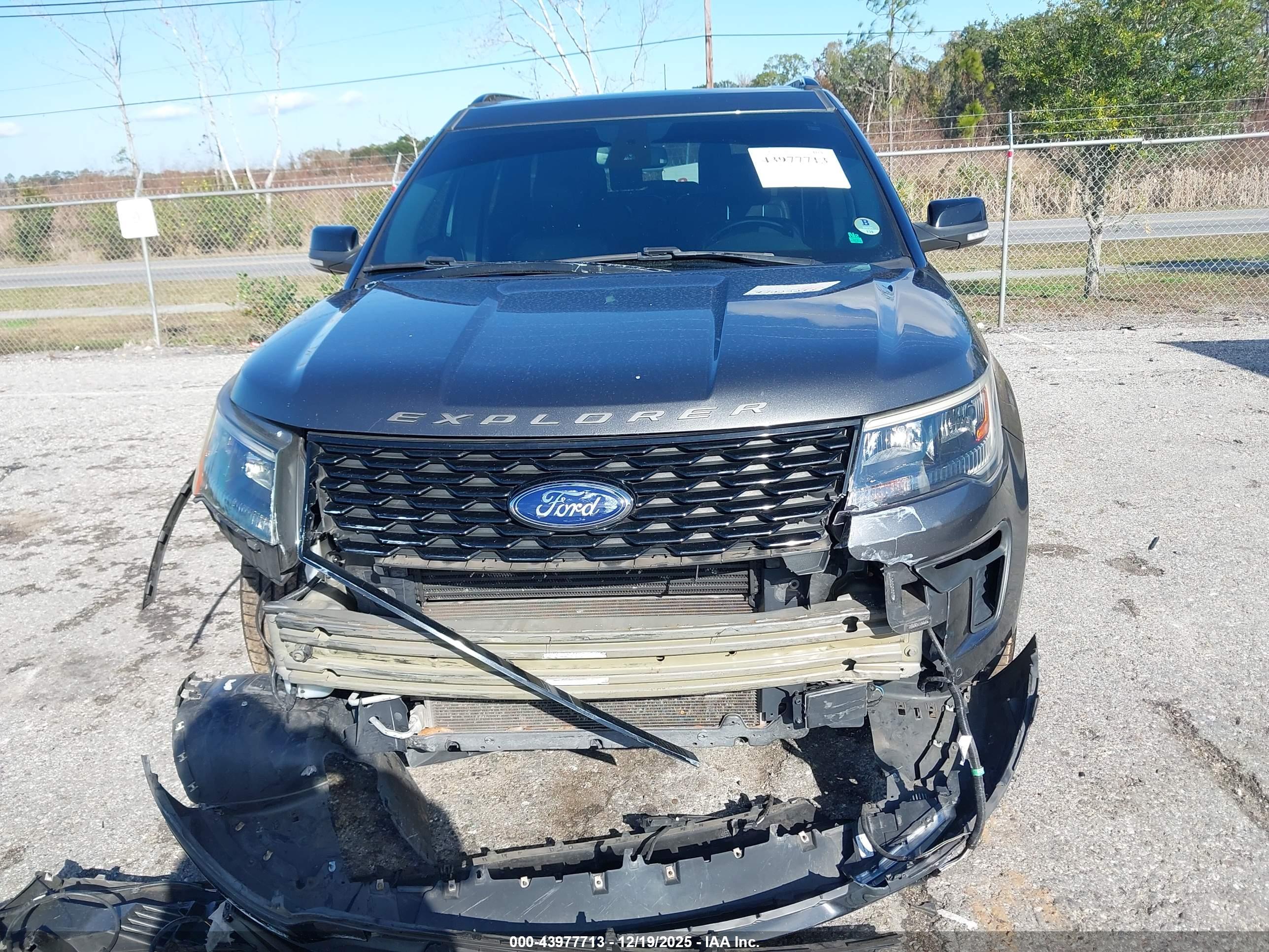 FORD EXPLORER image 6