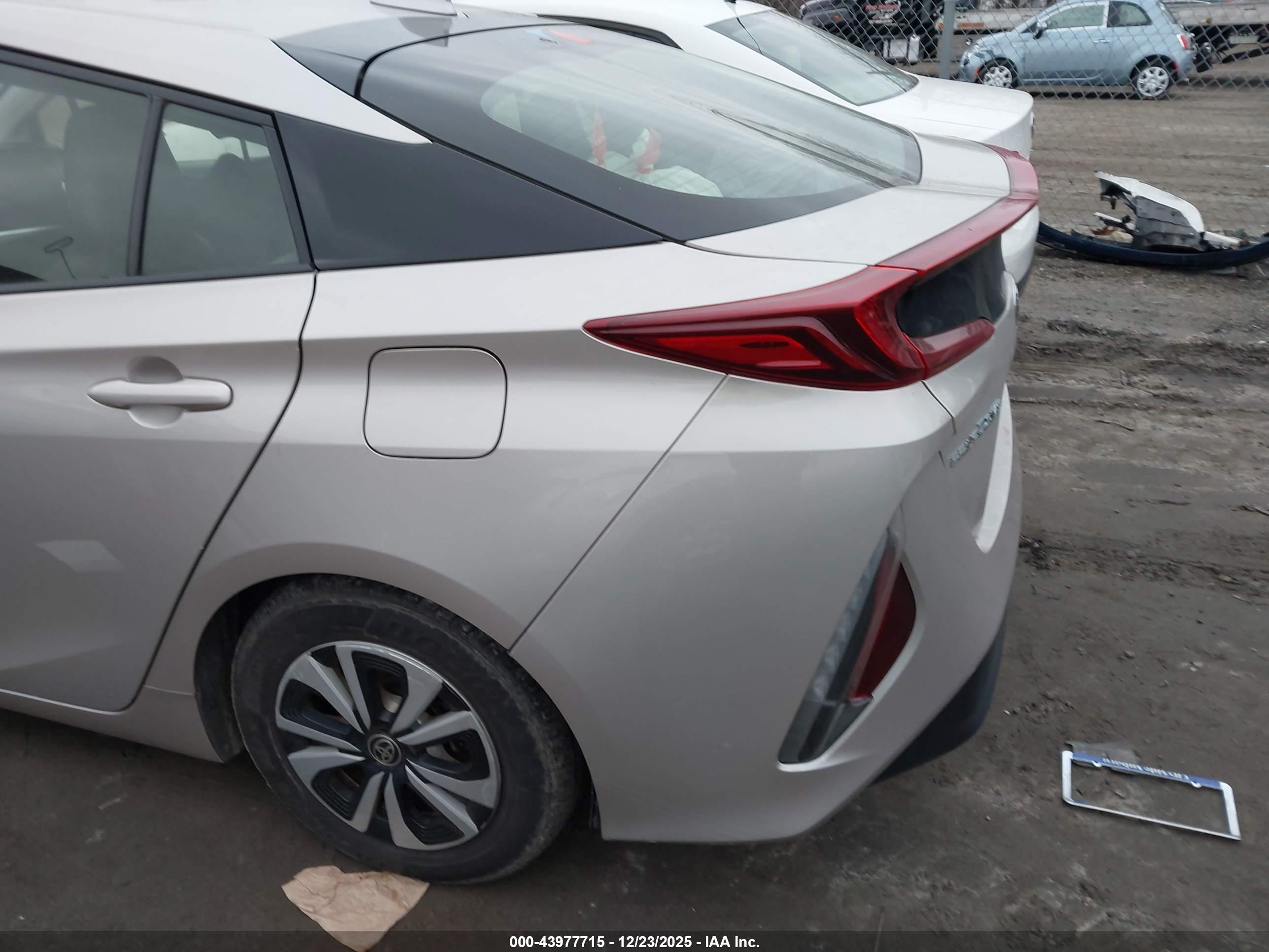 TOYOTA PRIUS image 3
