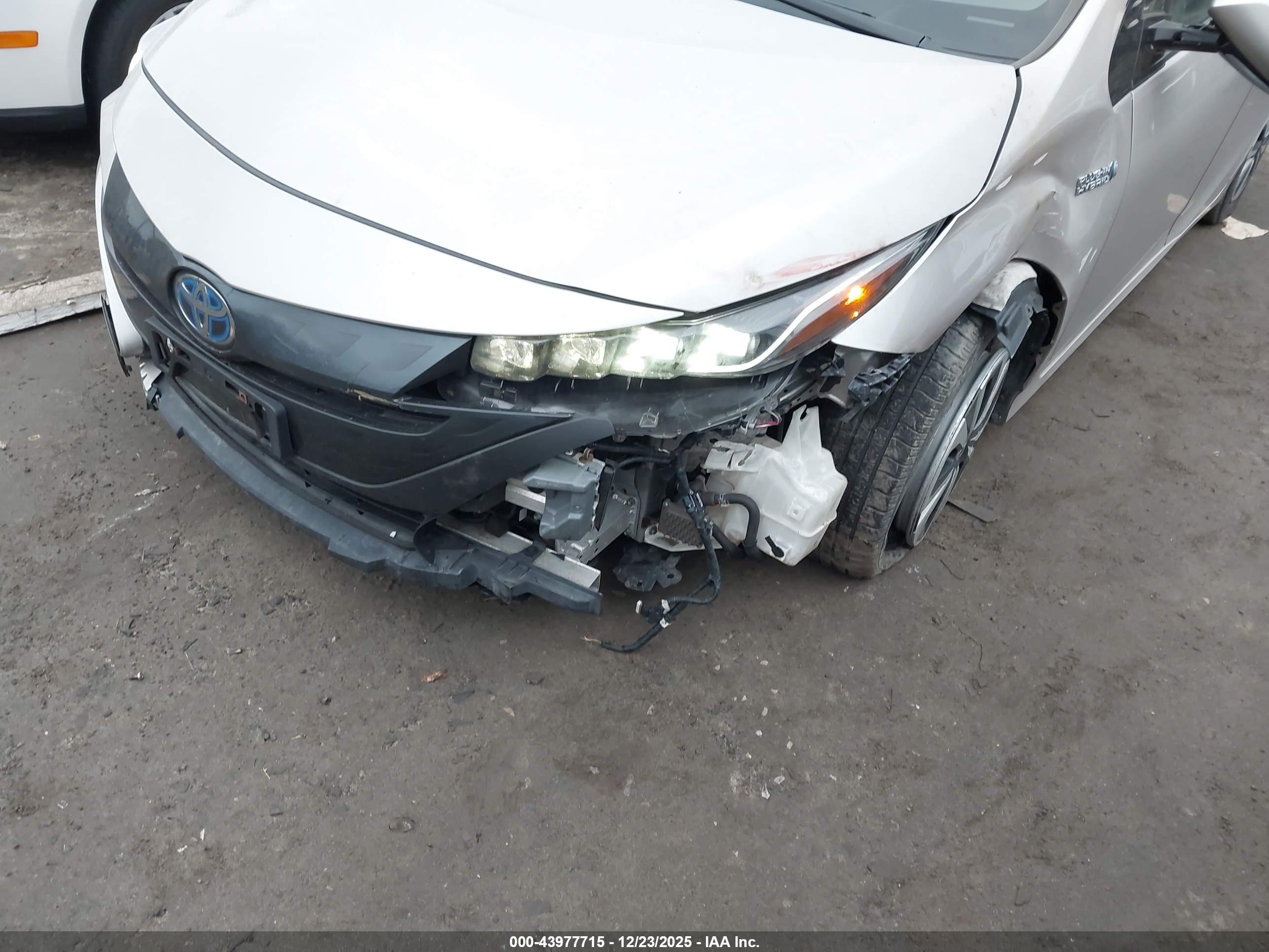 TOYOTA PRIUS image 6