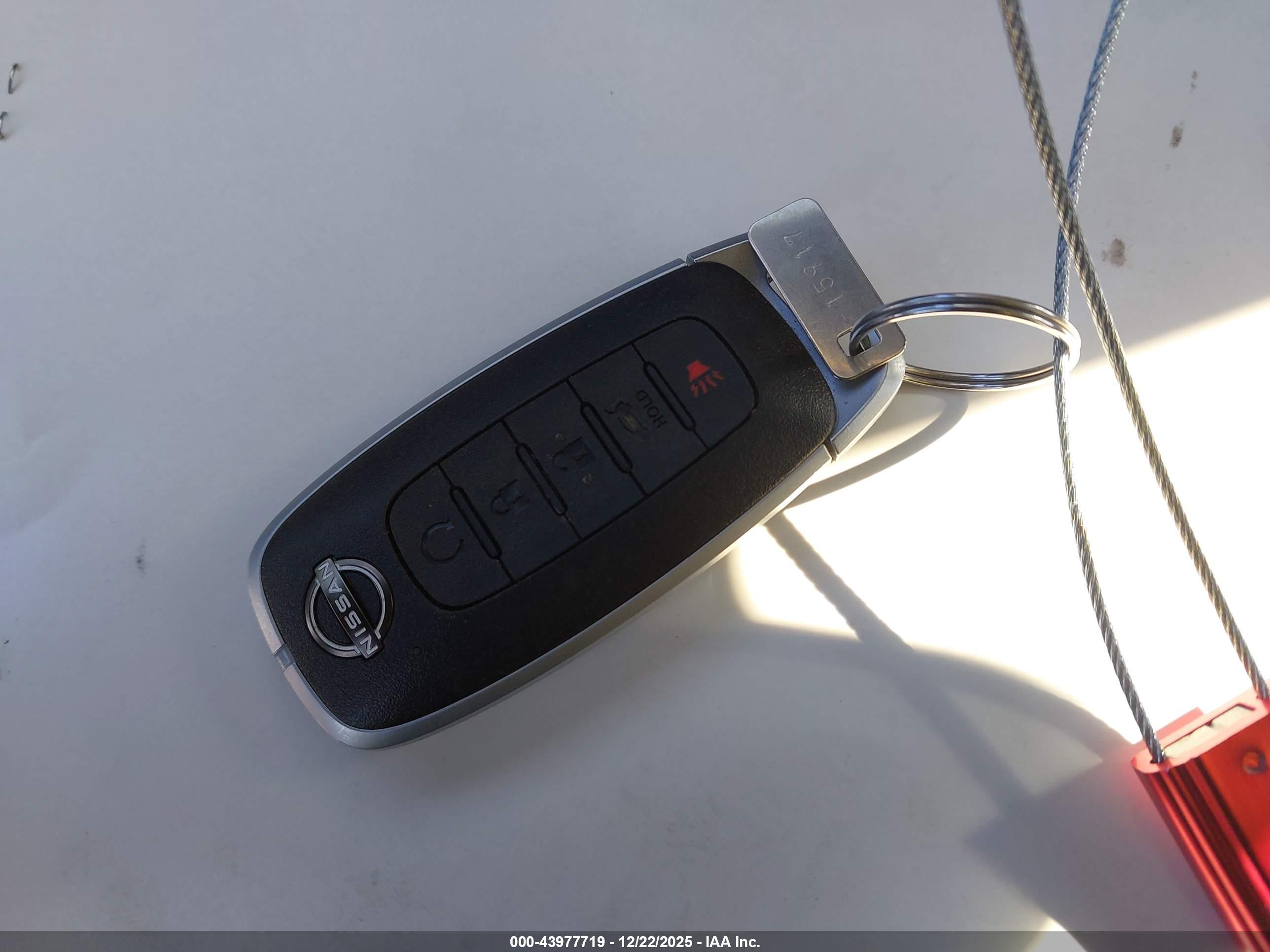 NISSAN ROGUE image 11