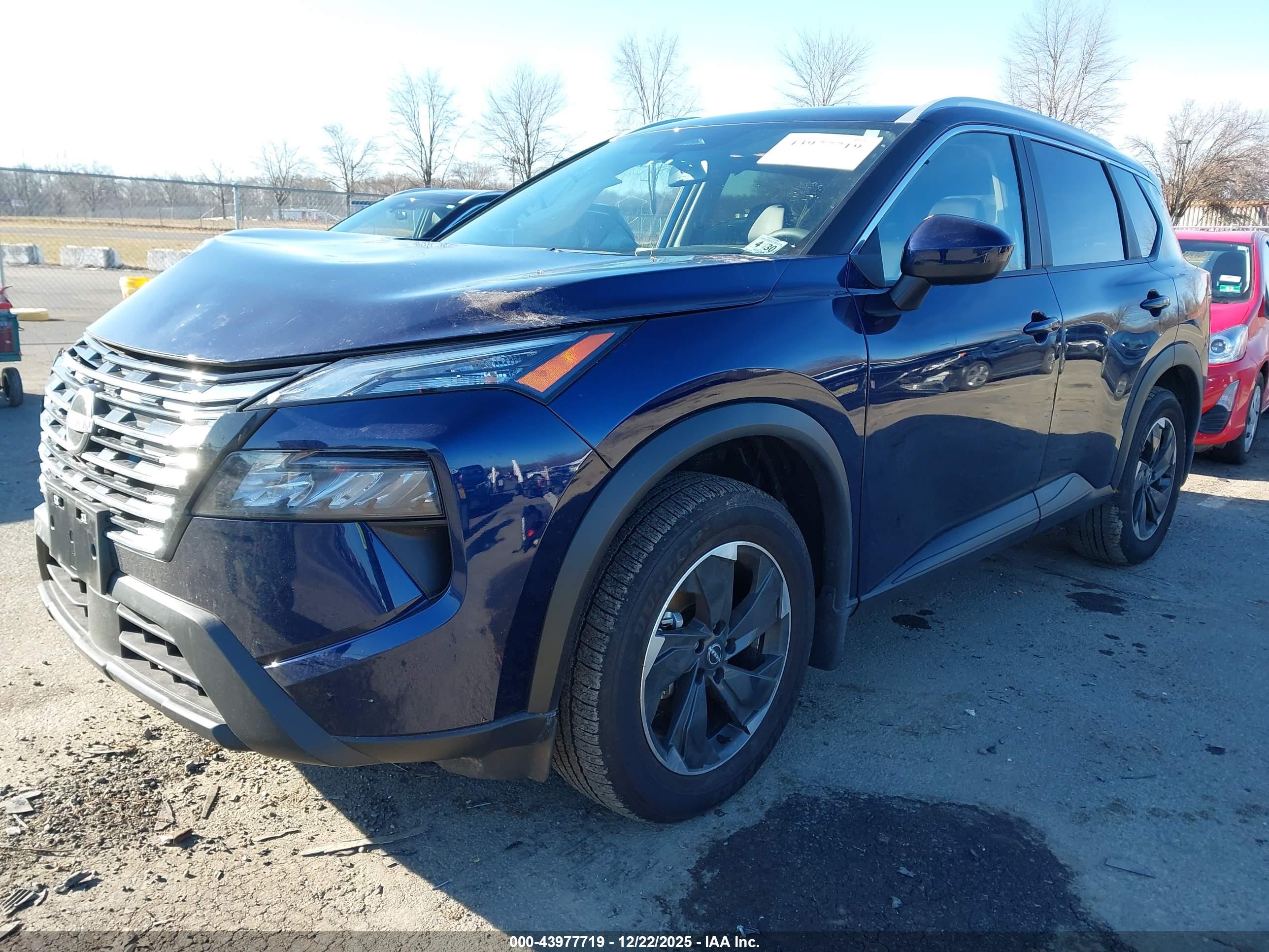 NISSAN ROGUE image 2