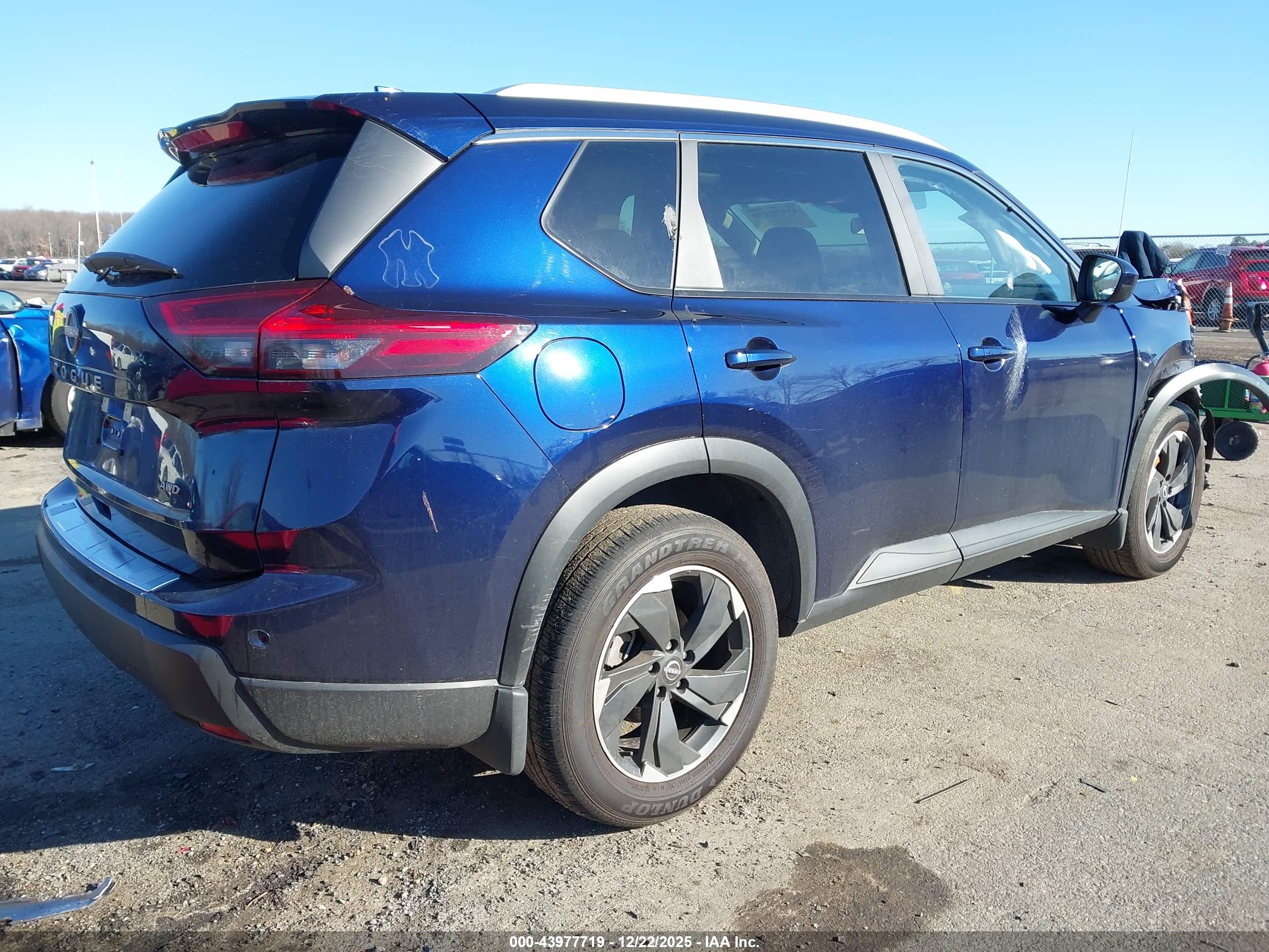 NISSAN ROGUE image 4