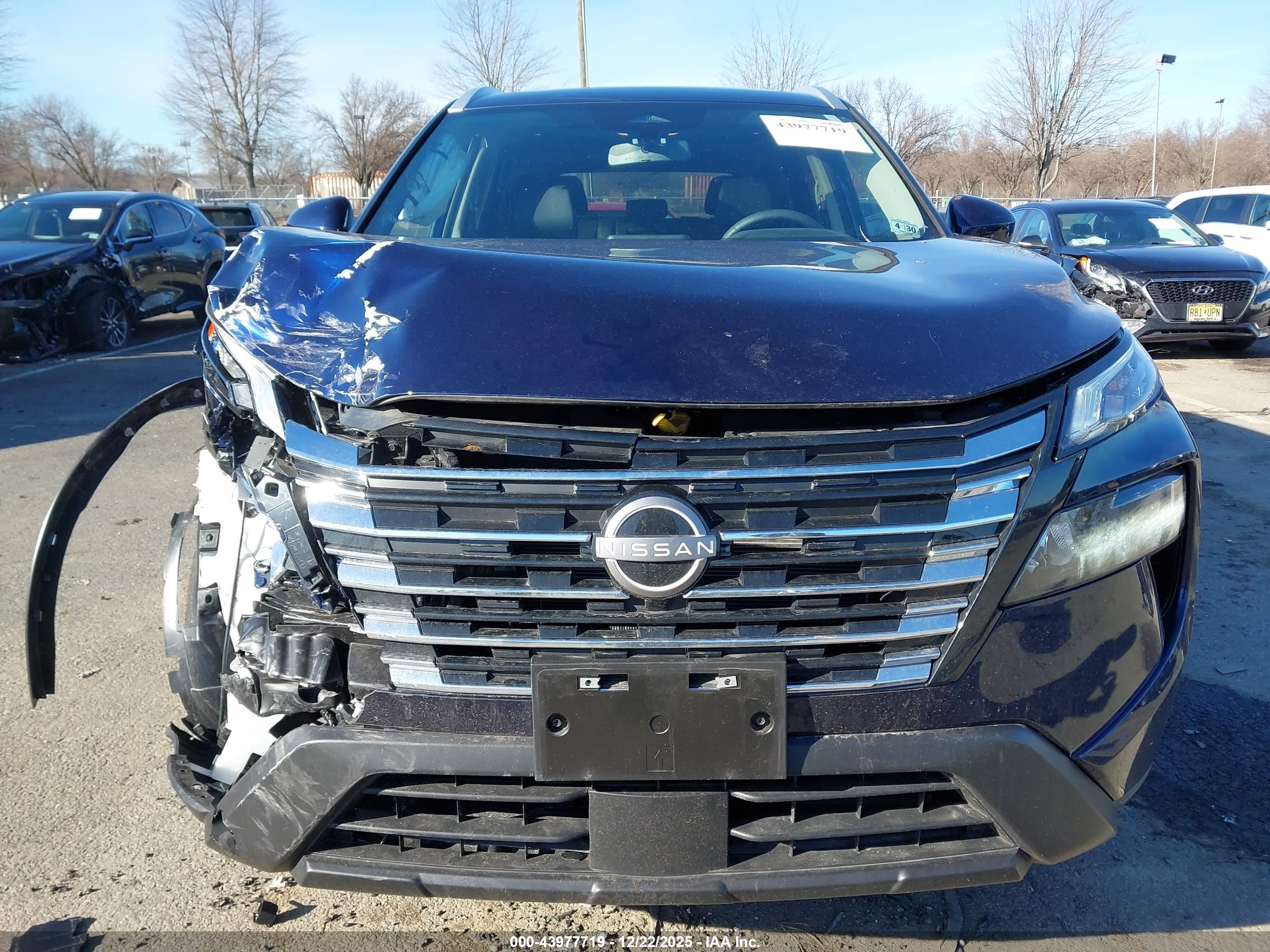 NISSAN ROGUE image 6