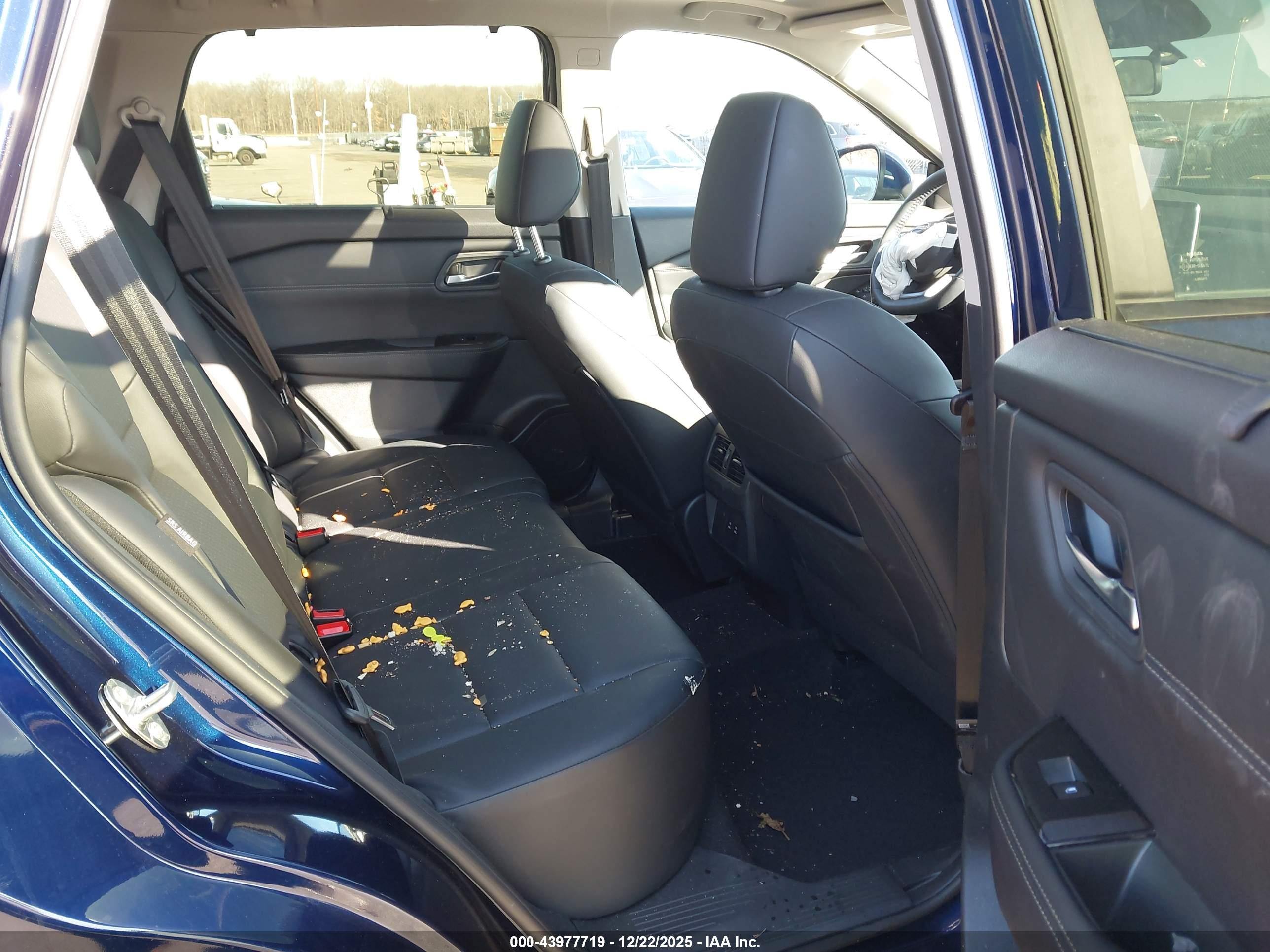 NISSAN ROGUE image 8