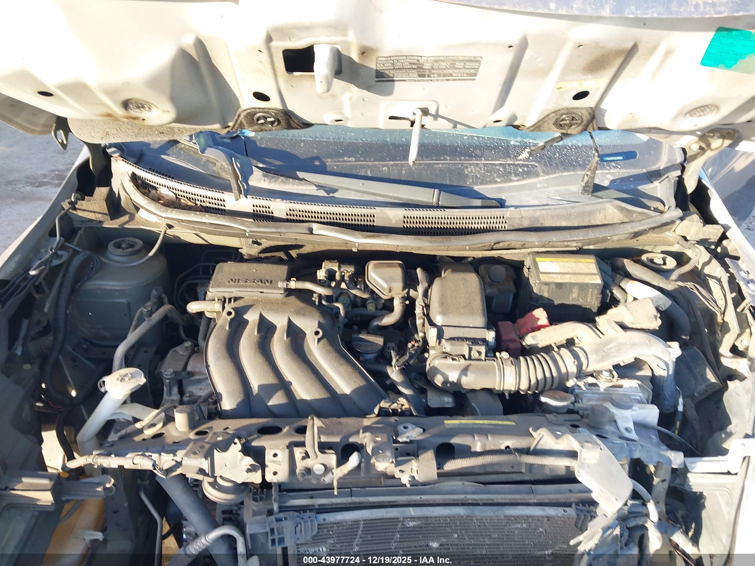 NISSAN VERSA image 10