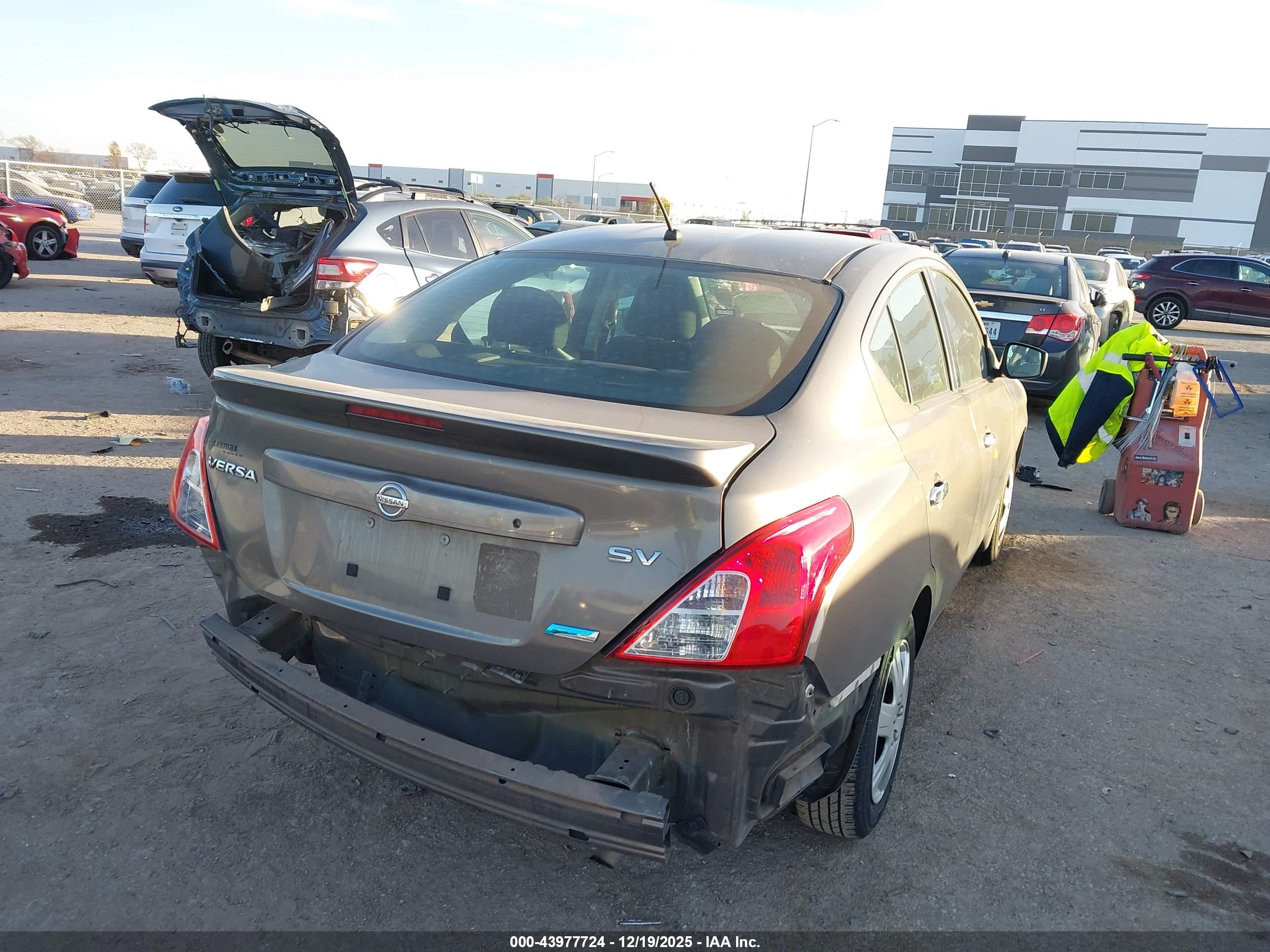 NISSAN VERSA image 4