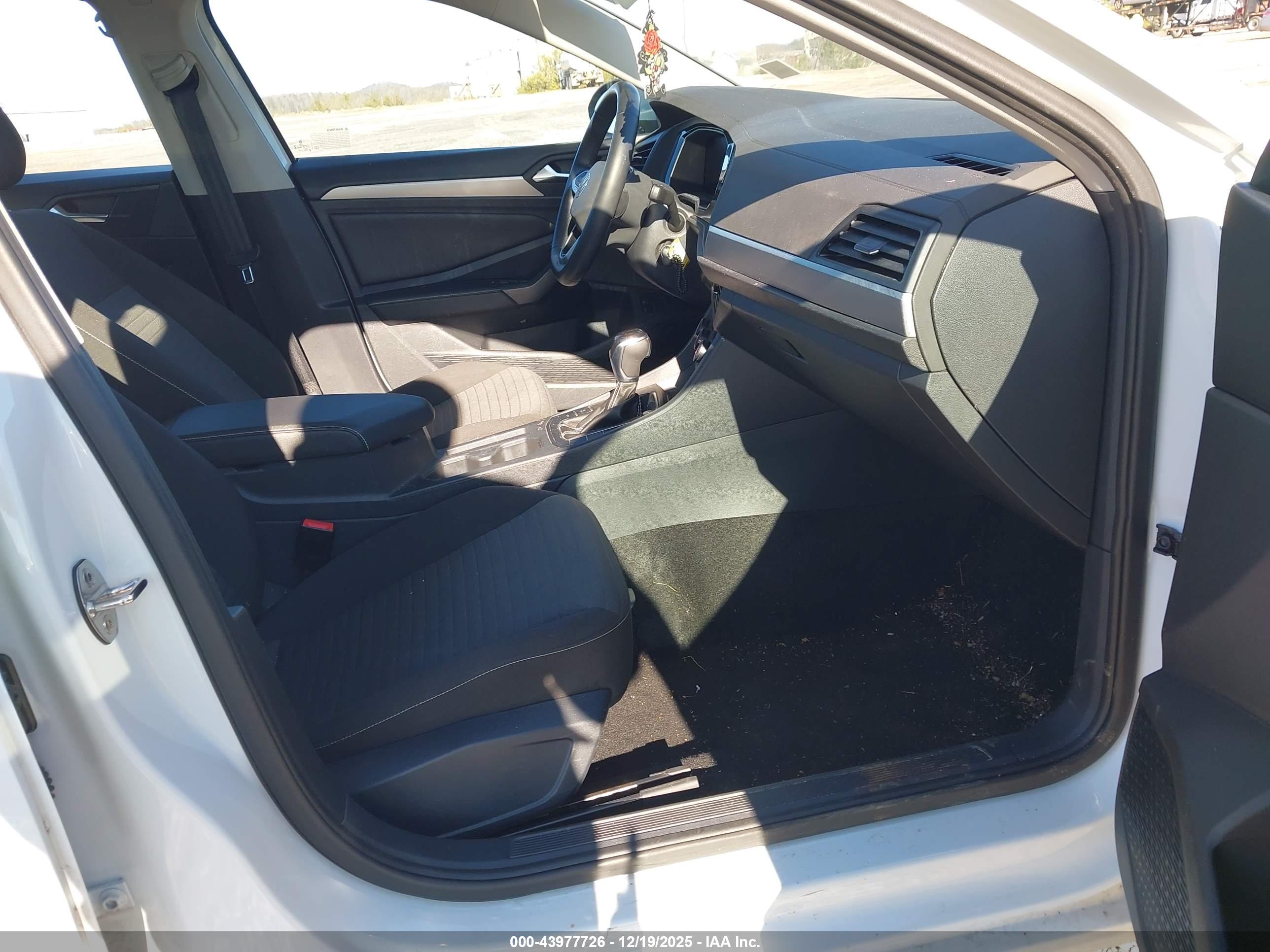 VOLKSWAGEN JETTA image 5
