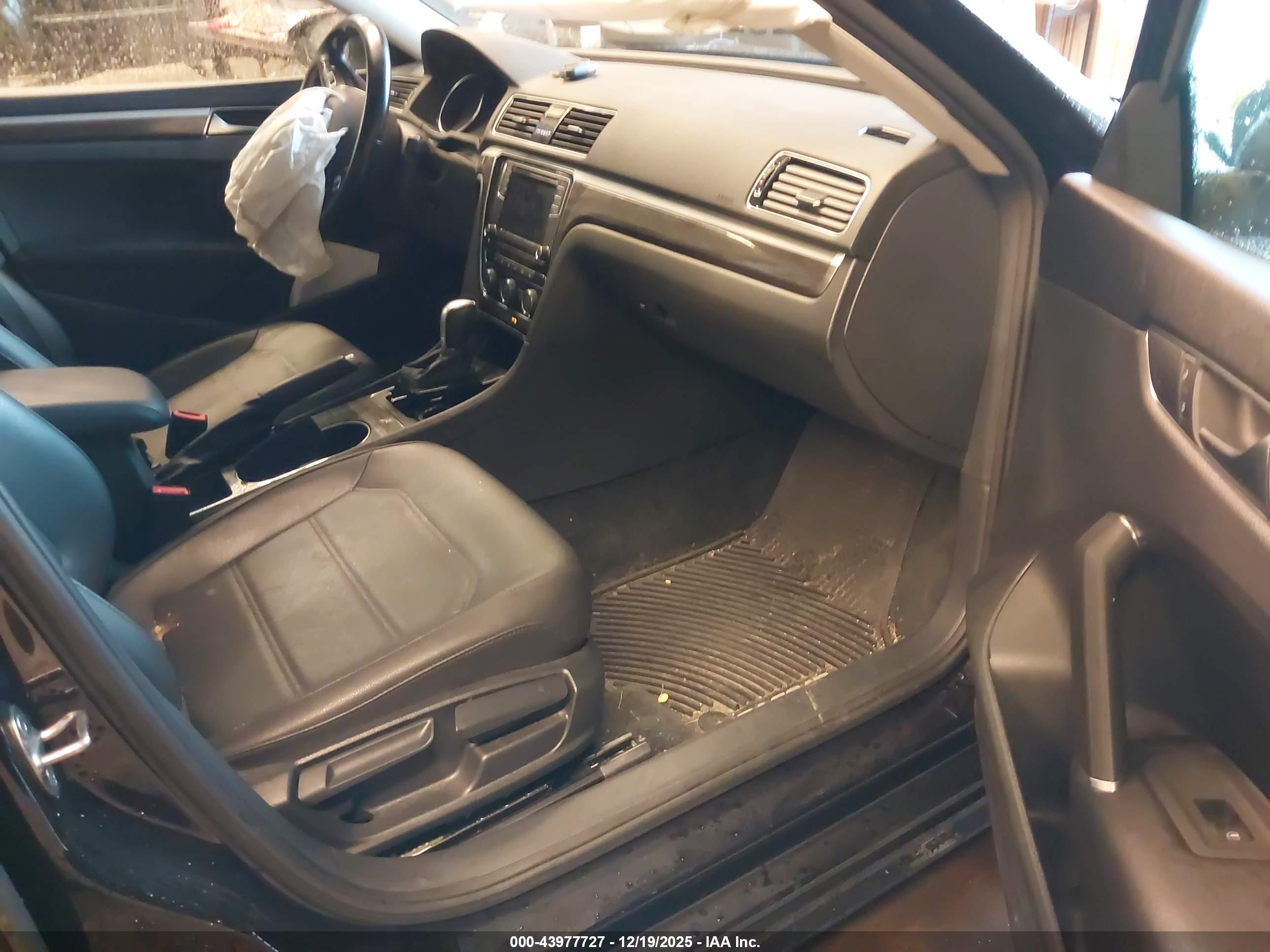 VOLKSWAGEN PASSAT image 5