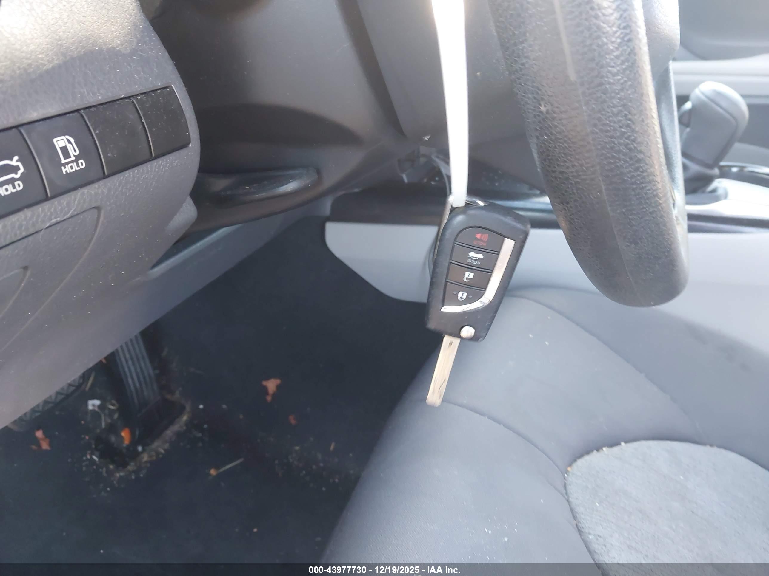 TOYOTA CAMRY image 11
