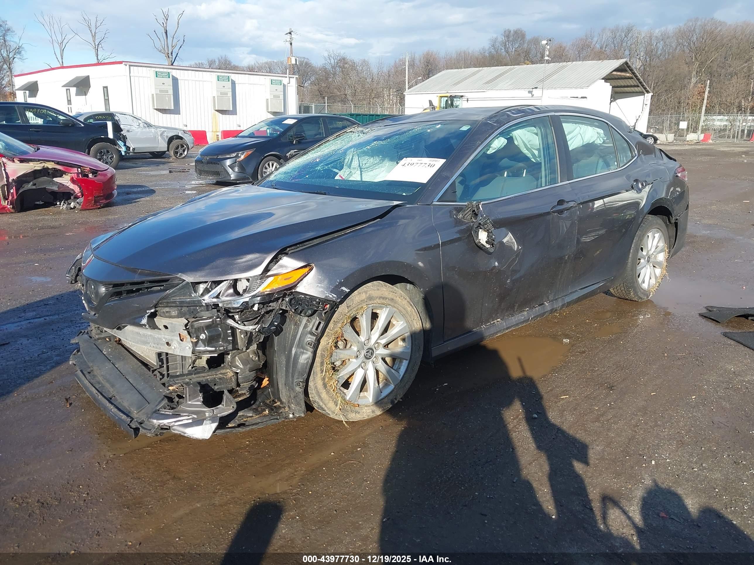 TOYOTA CAMRY image 2