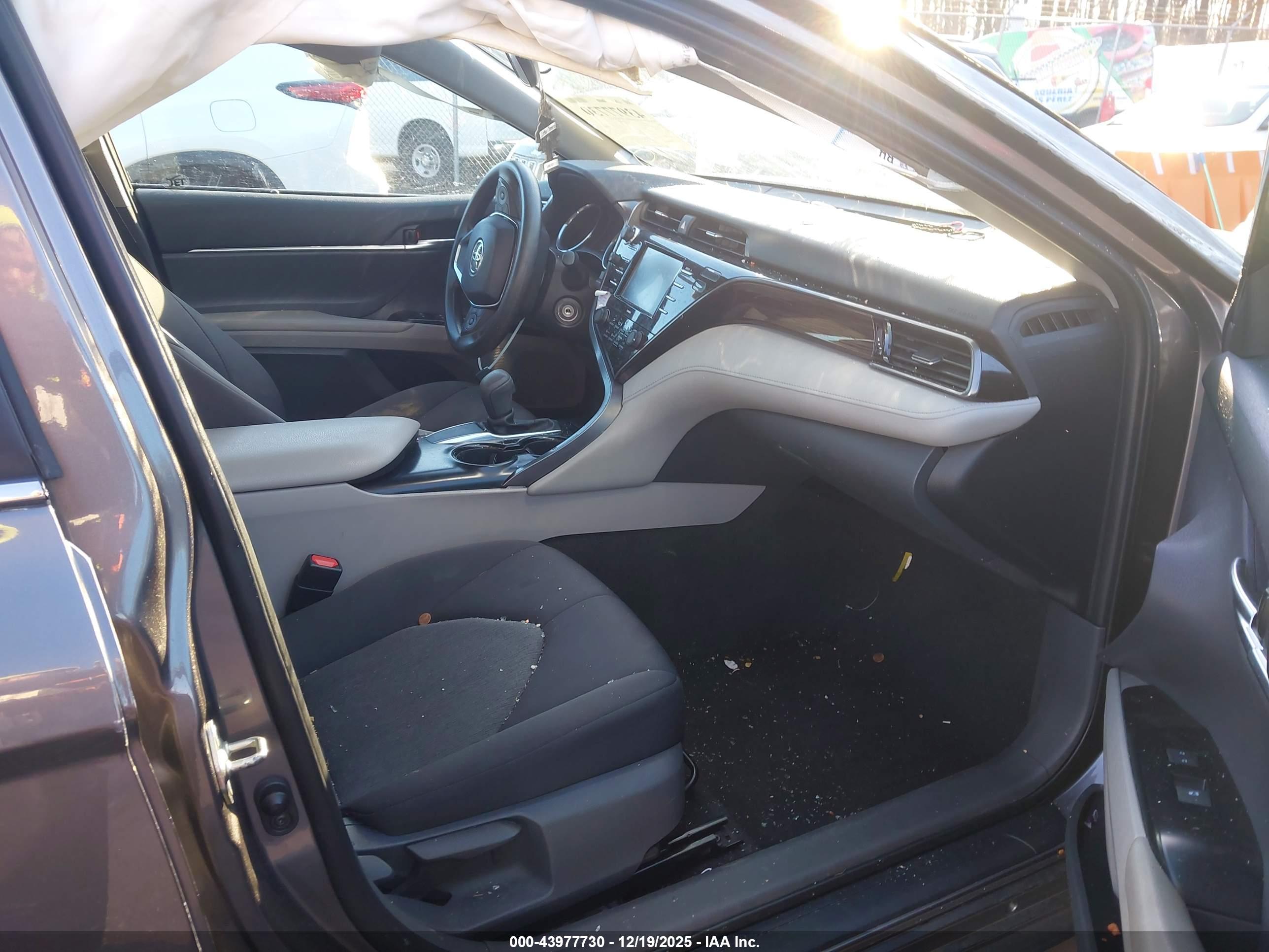 TOYOTA CAMRY image 5