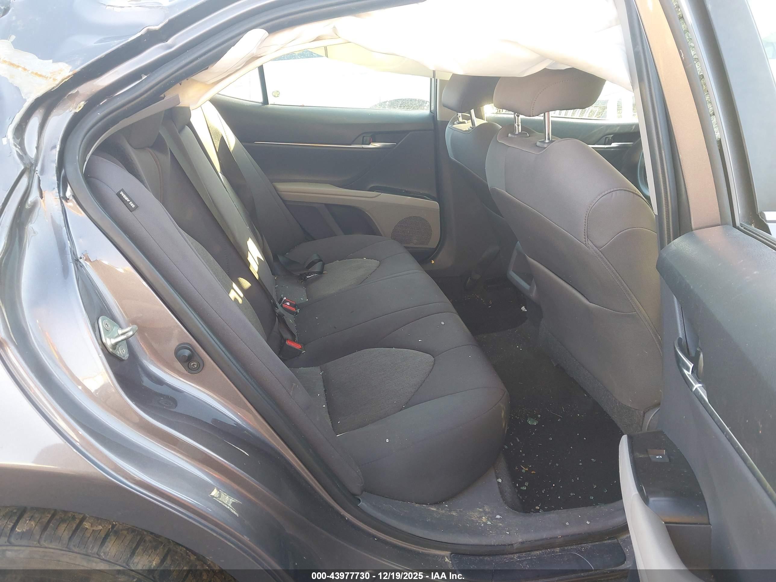 TOYOTA CAMRY image 8